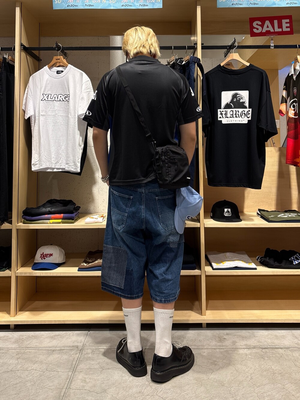 「XLARGEのCUSTOM DENIM SHORT PANTS（その他パンツ、ブルー系）」を使った、muさん（骨格ストレート・メンズ・185cm）の夏コーディネートの4枚目の写真