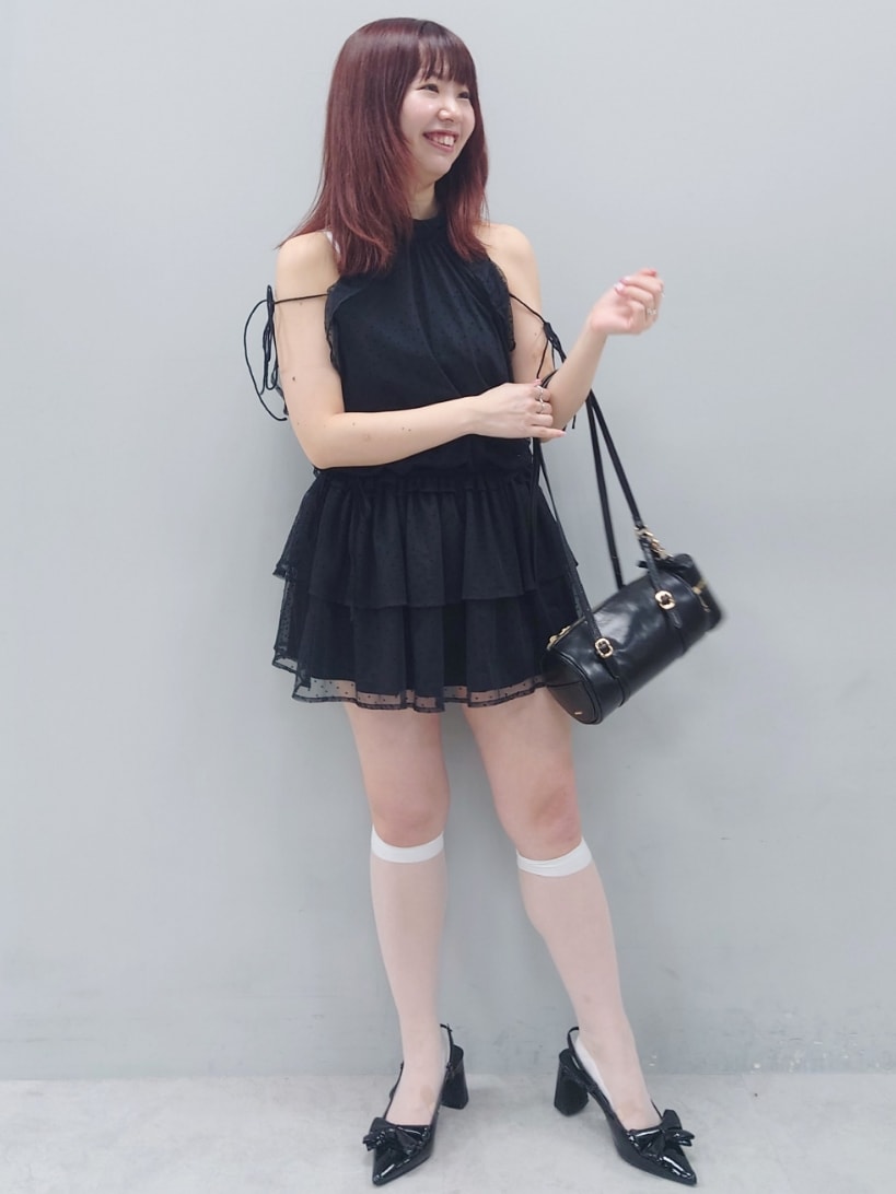 「ナイスクラップ、NICECLAUP、one after another NICE CLAUP、骨格ウェーブ、イエベ春、低身長、152cm、ワンピース、韓国ファッション、休日スタイル、デートコーデ、お出かけコーデ、モノトーン、ガーリー、ブラック」｜「one after another NICE CLAUPの【Black collection】アメスリミニワンピース（ワンピース、ブラック系）」を使った、ばらさん（骨格ウェーブ・レディース・152cm）の春コーディネートの3枚目の写真