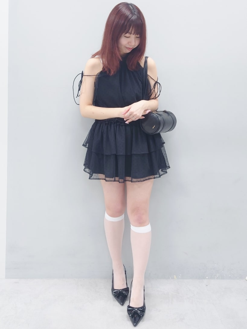 「ナイスクラップ、NICECLAUP、one after another NICE CLAUP、骨格ウェーブ、イエベ春、低身長、152cm、ワンピース、韓国ファッション、休日スタイル、デートコーデ、お出かけコーデ、モノトーン、ガーリー、ブラック」｜「one after another NICE CLAUPの【Black collection】アメスリミニワンピース（ワンピース、ブラック系）」を使った、ばらさん（骨格ウェーブ・レディース・152cm）の春コーディネートの4枚目の写真