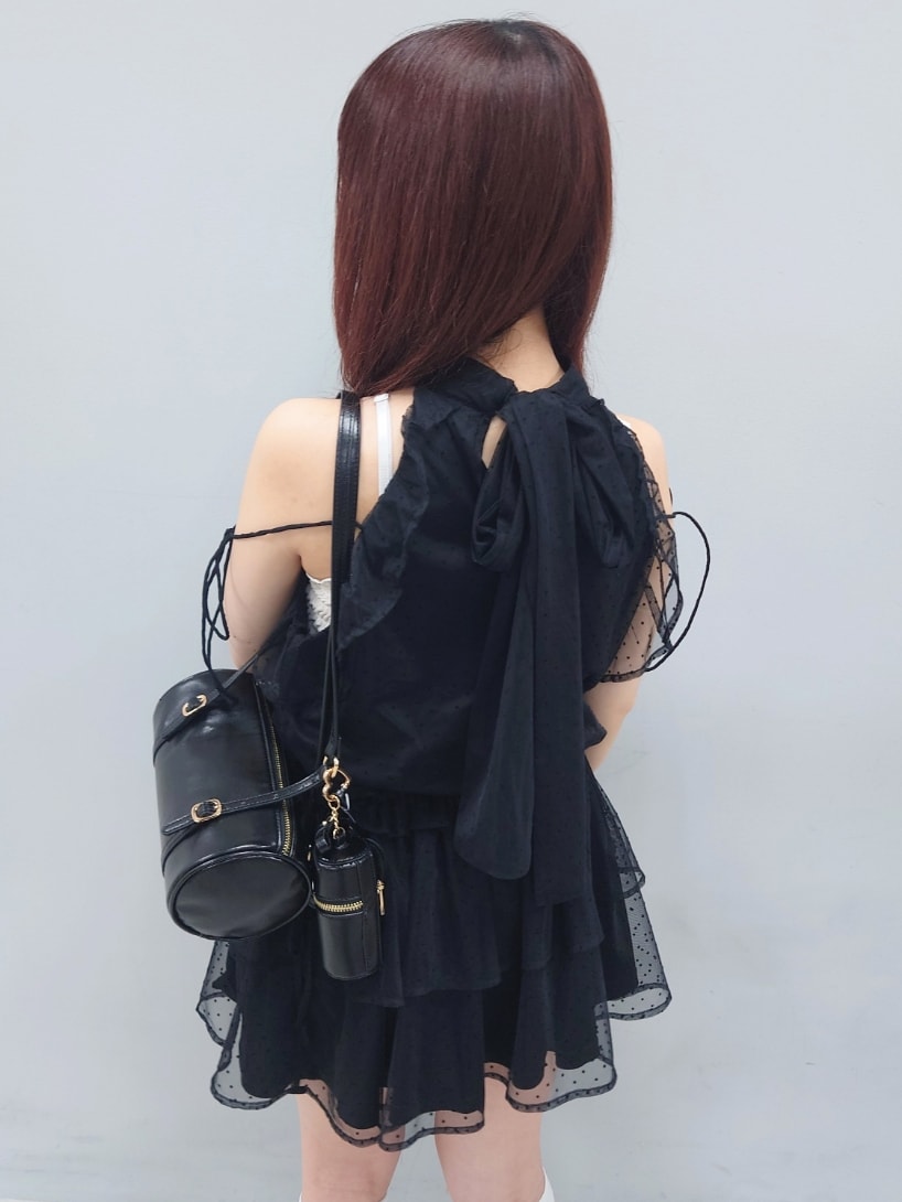 「ナイスクラップ、NICECLAUP、one after another NICE CLAUP、骨格ウェーブ、イエベ春、低身長、152cm、ワンピース、韓国ファッション、休日スタイル、デートコーデ、お出かけコーデ、モノトーン、ガーリー、ブラック」｜「one after another NICE CLAUPの【Black collection】アメスリミニワンピース（ワンピース、ブラック系）」を使った、ばらさん（骨格ウェーブ・レディース・152cm）の春コーディネートの7枚目の写真