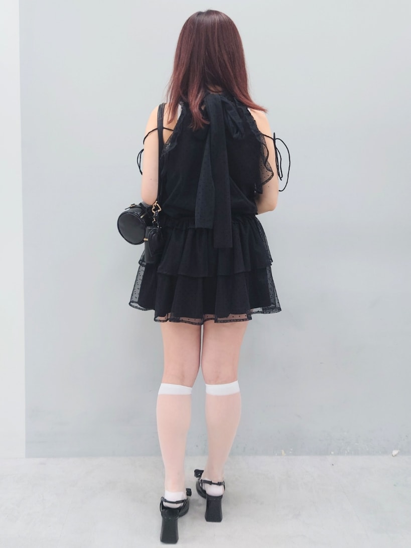 「ナイスクラップ、NICECLAUP、one after another NICE CLAUP、骨格ウェーブ、イエベ春、低身長、152cm、ワンピース、韓国ファッション、休日スタイル、デートコーデ、お出かけコーデ、モノトーン、ガーリー、ブラック」｜「one after another NICE CLAUPの【Black collection】アメスリミニワンピース（ワンピース、ブラック系）」を使った、ばらさん（骨格ウェーブ・レディース・152cm）の春コーディネートの6枚目の写真