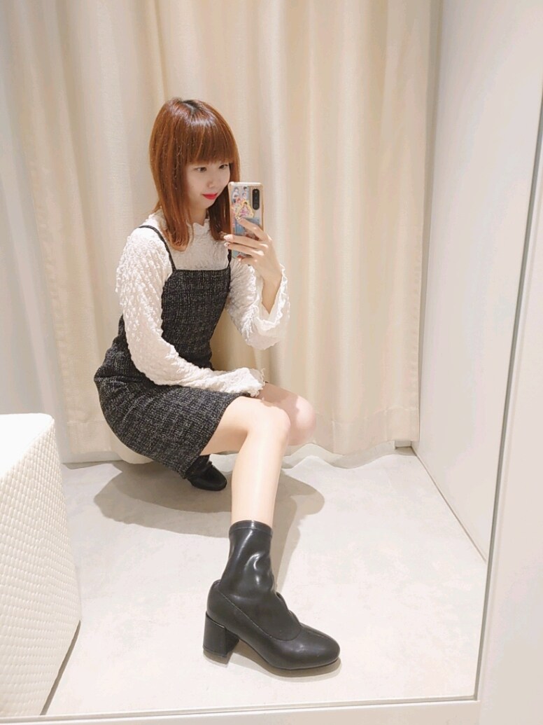 「ナイスクラップ、nice claup、one after another NICE CLAUP、骨格ウェーブ、イエベ春、ブルベ夏、低身長、低身長コーデ、152cm、モノトーン、秋コーデ、Coming soon...、韓国ファッション、ミニワンピ、ファーコート」|「one after another NICE CLAUPの華やかさと温かさが叶う。マフラーセットチベットファーコート(その他アウター、ホワイト系)」を使った、ばらさん(レディース・152cm)の秋コーディネートの4枚目の写真
