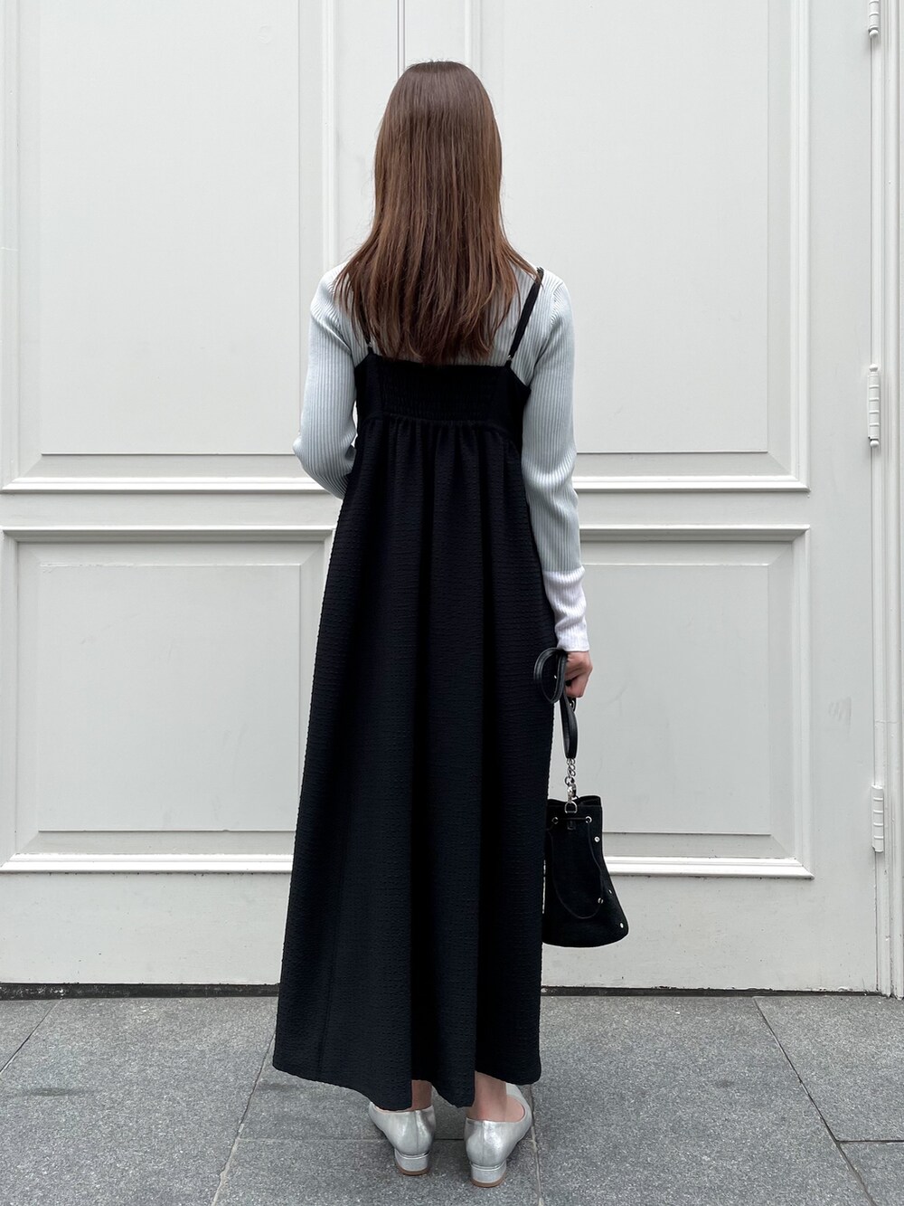 「休日スタイル、春服コーデ、シンプルスタイル、大人かわいい、ootd、高身長コーデ、ワンピースコーデ」｜「groveのサッカーギンガムキャミワンピース（ワンピース、ブラック系）」を使った、NATSUMIさん（レディース・165cm）の春コーディネートの5枚目の写真