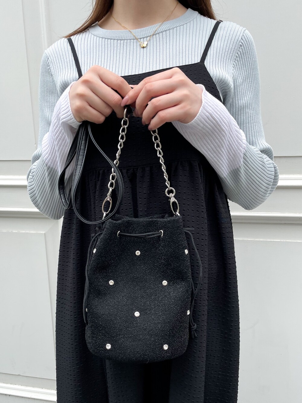 「休日スタイル、春服コーデ、シンプルスタイル、大人かわいい、ootd、高身長コーデ、ワンピースコーデ」｜「groveのサッカーギンガムキャミワンピース（ワンピース、ブラック系）」を使った、NATSUMIさん（レディース・165cm）の春コーディネートの6枚目の写真