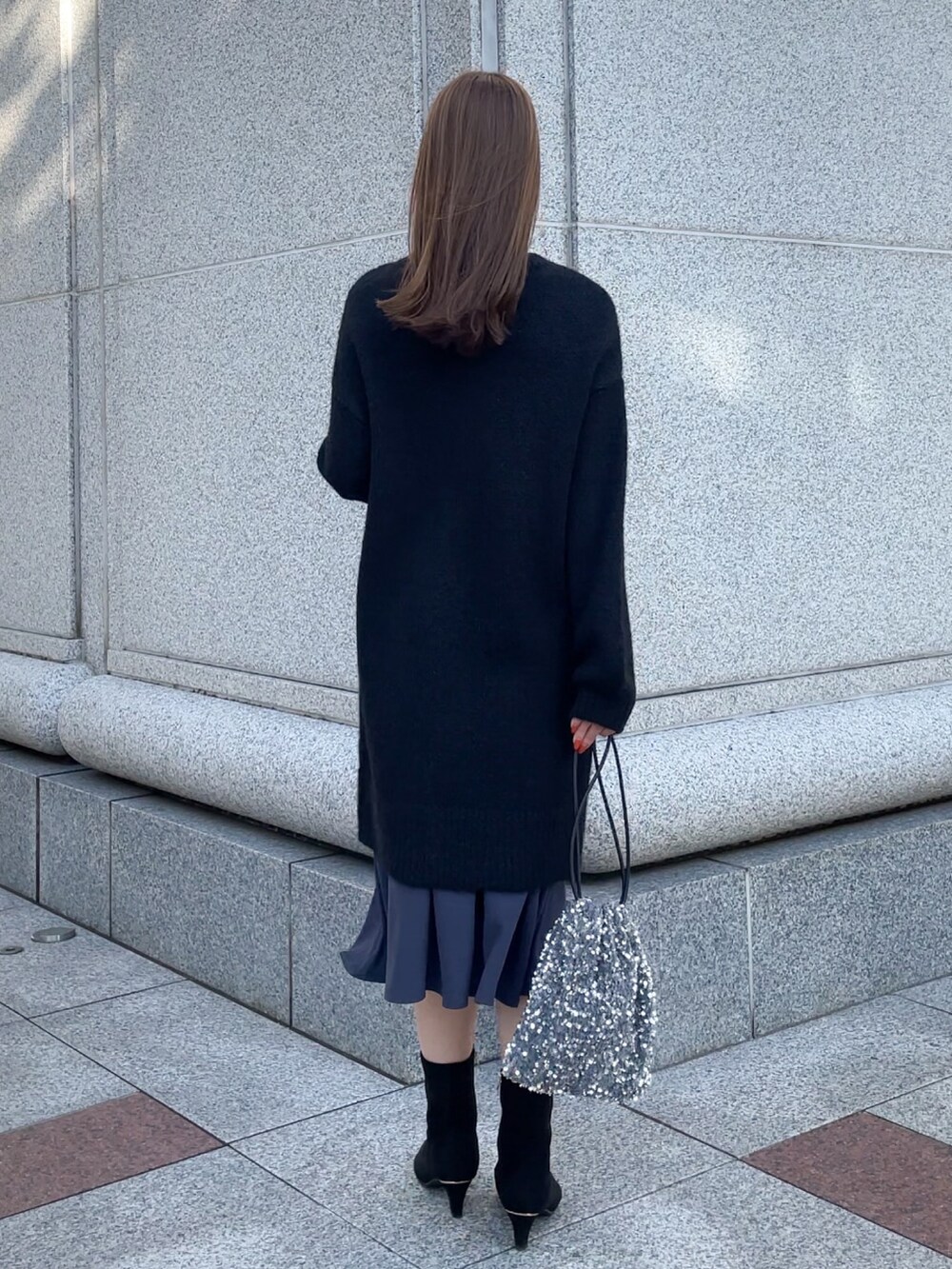 「休日スタイル、お出かけコーデ、冬、冬ファッション、レイヤード、ブラック」｜「groveのレイヤードで冬のおでかけスタイルが完成！ニット×スカートセットワンピース（ワンピース、ブラック系）」を使った、NATSUMIさん（レディース・165cm）の秋コーディネートの3枚目の写真