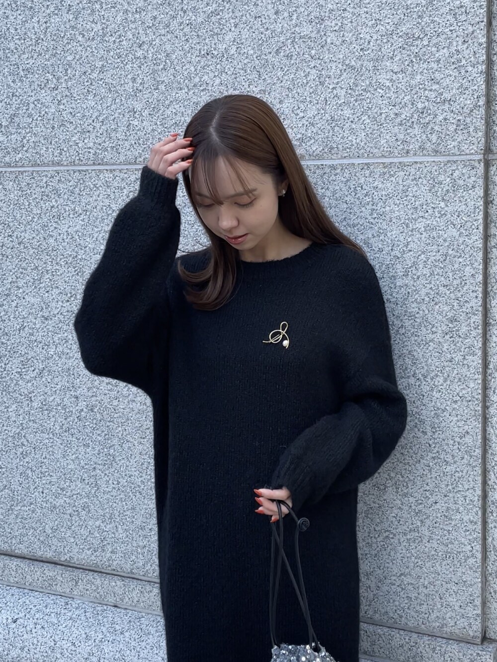 「休日スタイル、お出かけコーデ、冬、冬ファッション、レイヤード、ブラック」｜「groveのレイヤードで冬のおでかけスタイルが完成！ニット×スカートセットワンピース（ワンピース、ブラック系）」を使った、NATSUMIさん（レディース・165cm）の秋コーディネートの4枚目の写真