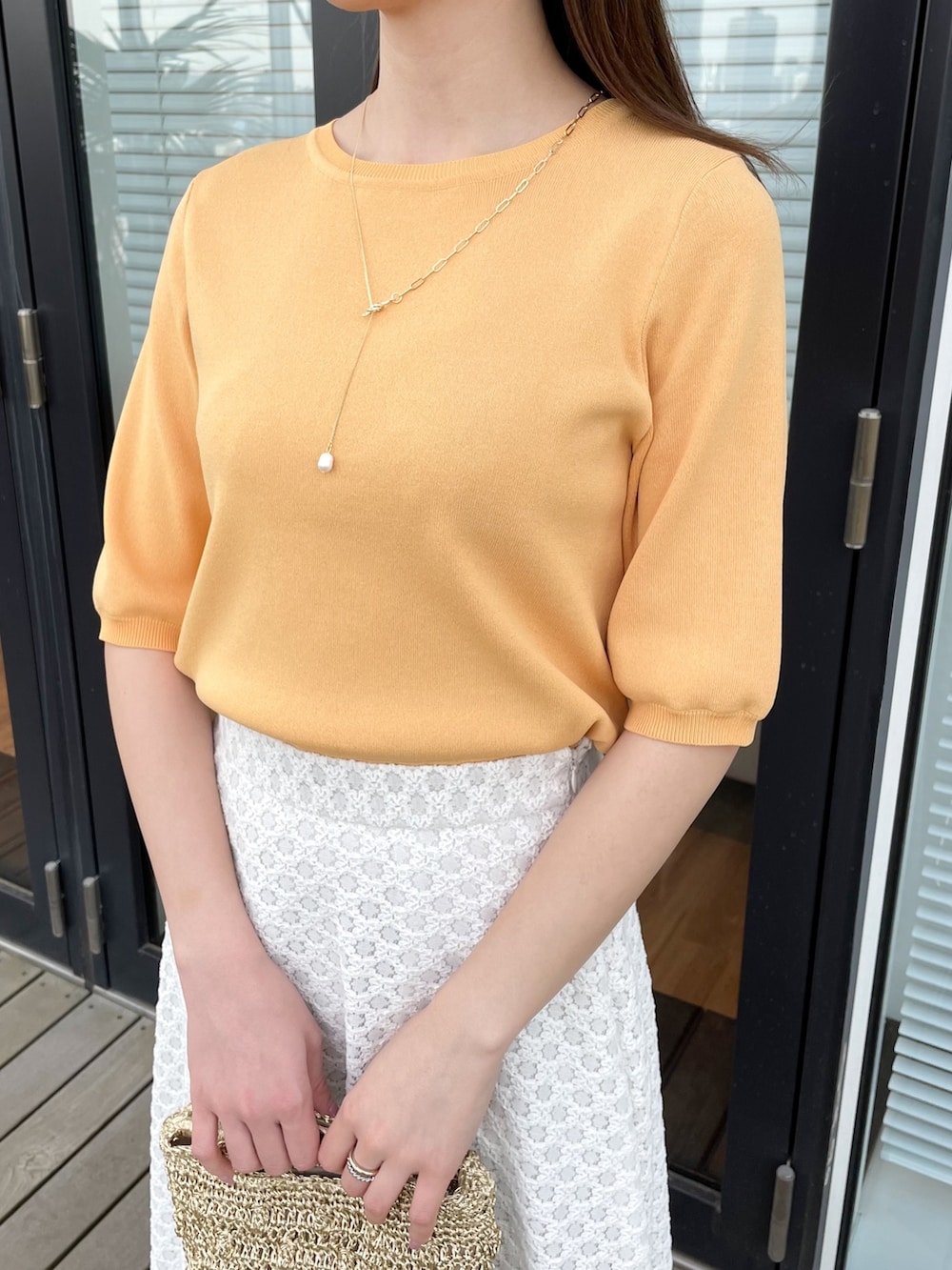 「春色、休日スタイル、お出かけコーデ、デートコーデ、初夏コーデ、大人ガーリー、オレンジ」｜「groveの【多機能】やわらかドライタッチ五分袖プルオーバー（一部カラー先行予約受付中！）（ニット/セーター、イエロー系）」を使った、NATSUMIさん（レディース・165cm）の春コーディネートの4枚目の写真