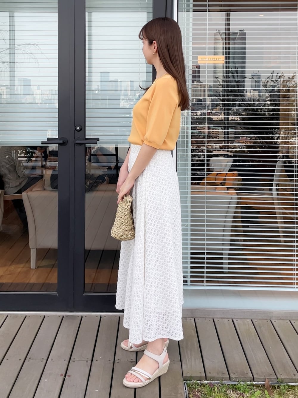 「春色、休日スタイル、お出かけコーデ、デートコーデ、初夏コーデ、大人ガーリー、オレンジ」｜「groveの【多機能】やわらかドライタッチ五分袖プルオーバー（一部カラー先行予約受付中！）（ニット/セーター、イエロー系）」を使った、NATSUMIさん（レディース・165cm）の春コーディネートの2枚目の写真