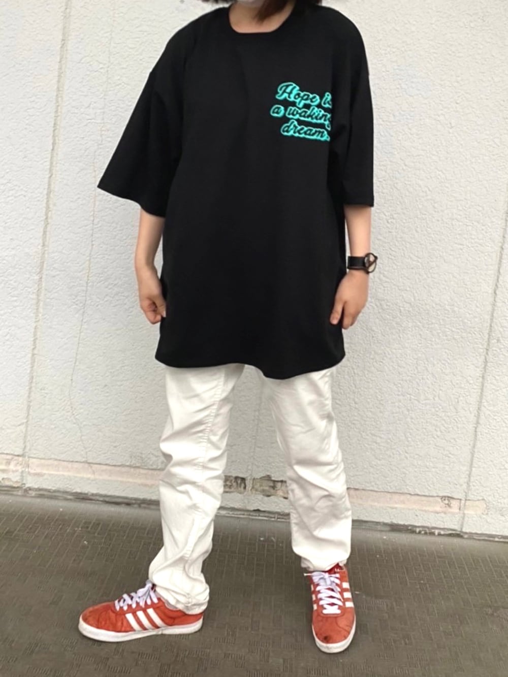 「Tシャツ、発泡プリント、ラクチンコーデ、カジュアル、ユニセックス」｜「SITRYのoversize foam print T-shirt/オーバーサイズ 発泡プリント　Tシャツ（Tシャツ/カットソー、ブラック系）」を使った、焼きどんぐりさん（レディース・153cm）の春コーディネートの2枚目の写真