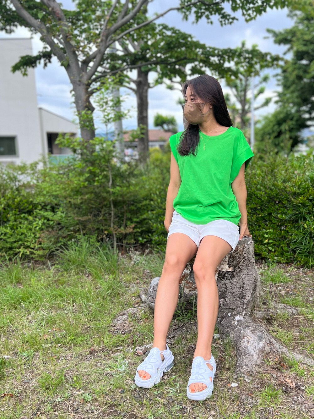 「休日コーデ、休日スタイル、おしゃれさんと繋がりたい、きれいめカジュアル、GU、ママコーデ、オトナ女子、着回しコーデ、プチプラ、春夏コーデ、シンプルコーデ、グリーン」｜「H&Mのアイテム（パンツ、ホワイト系）」を使った、juuuuun83さん（レディース・162cm）の春コーディネートの2枚目の写真