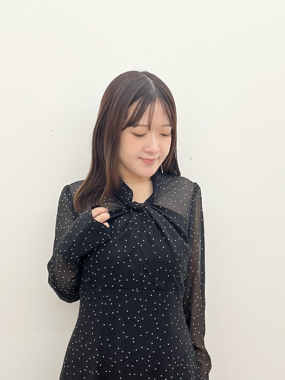 その他のワンピース、ブラック系のブーツを着用したレディースの夏コーディネートの5枚目の写真