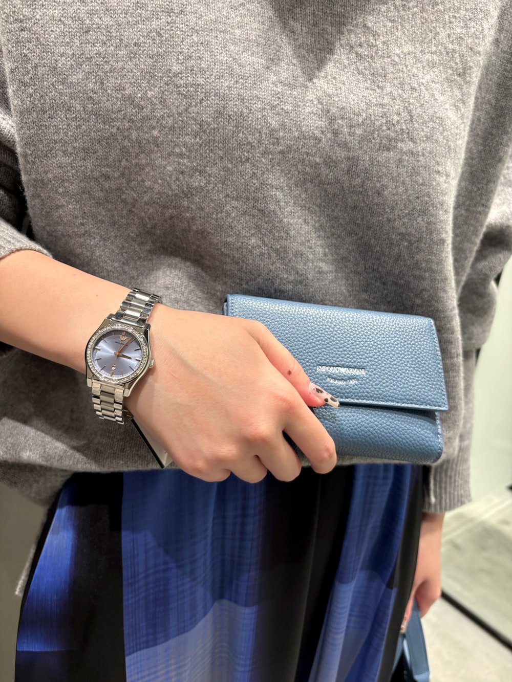「EMPORIO ARMANI、エンポリオアルマーニ、着回しコーデ、秋冬コーデ、低身長コーデ、オトナカジュアル」|「EMPORIO ARMANIのアイテム(ニット/セーター、グレー系)」を使った、まぉ☺︎さん(レディース・159cm)の秋コーディネートの2枚目の写真