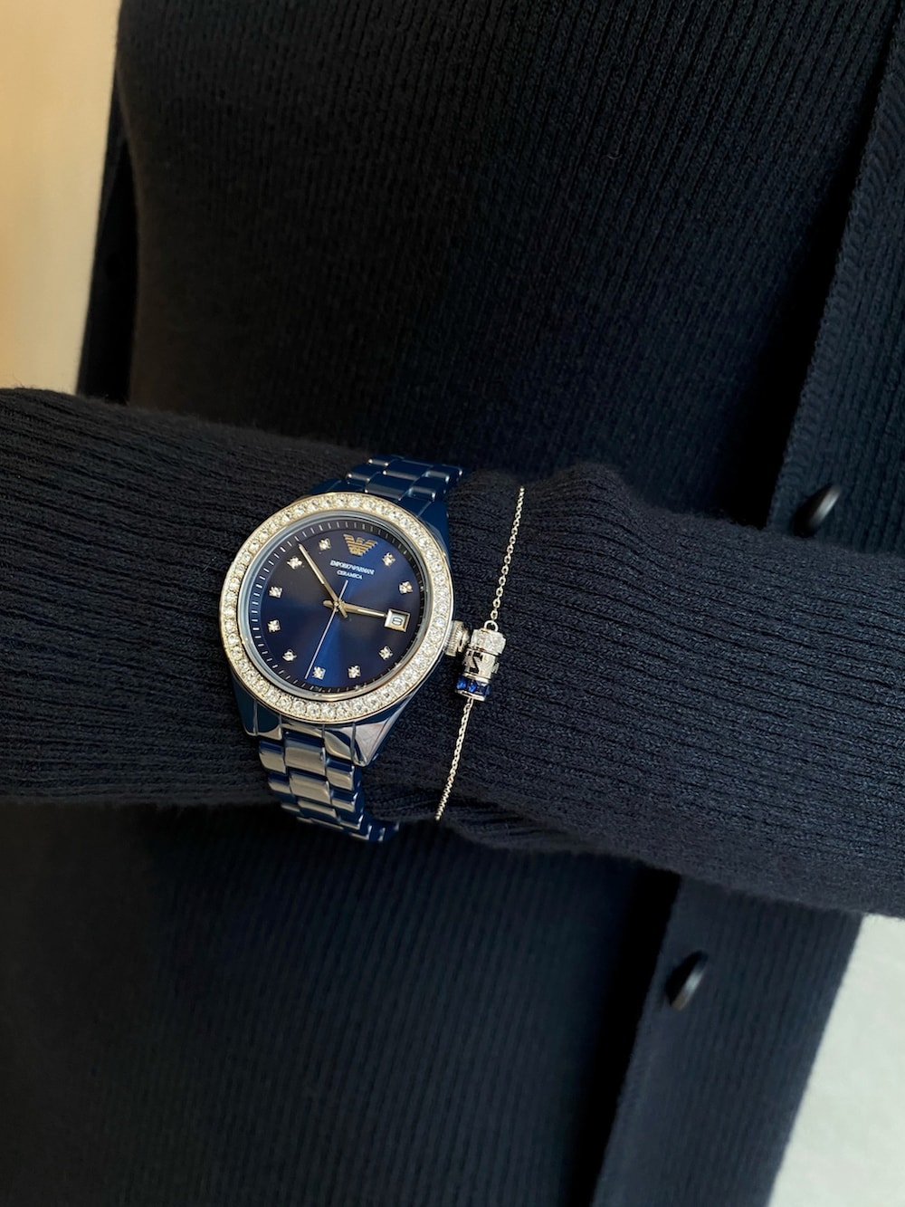 「EMPORIO ARMANI、エンポリオアルマーニ、低身長コーデ、秋冬コーデ、休日スタイル、大人女子、シンプルコーデ、着回しコーデ」|「EMPORIO ARMANIのアイテム(カーディガン/ボレロ、ブルー系)」を使った、まぉ☺︎さん(レディース・159cm)の秋コーディネートの3枚目の写真