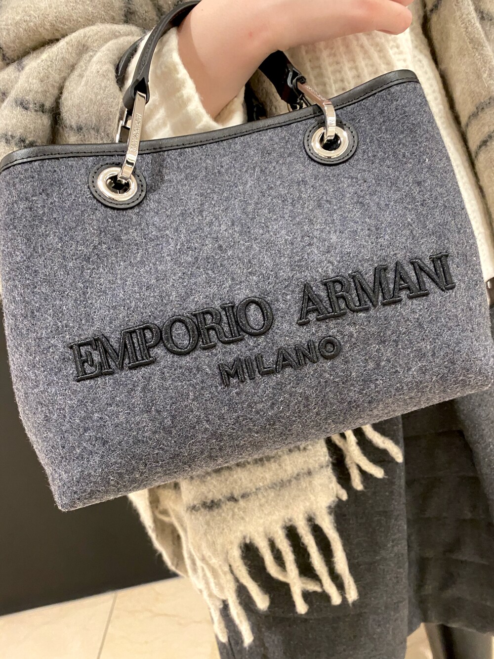 「EMPORIO ARMANI、エンポリオアルマーニ、CHALET、カプセルコレクション、低身長コーデ、オトナ女子、秋冬コーデ」｜「EMPORIO ARMANIのアイテム（ニット/セーター、ホワイト系）」を使った、まぉ☺︎さん（レディース・158cm）の秋コーディネートの4枚目の写真