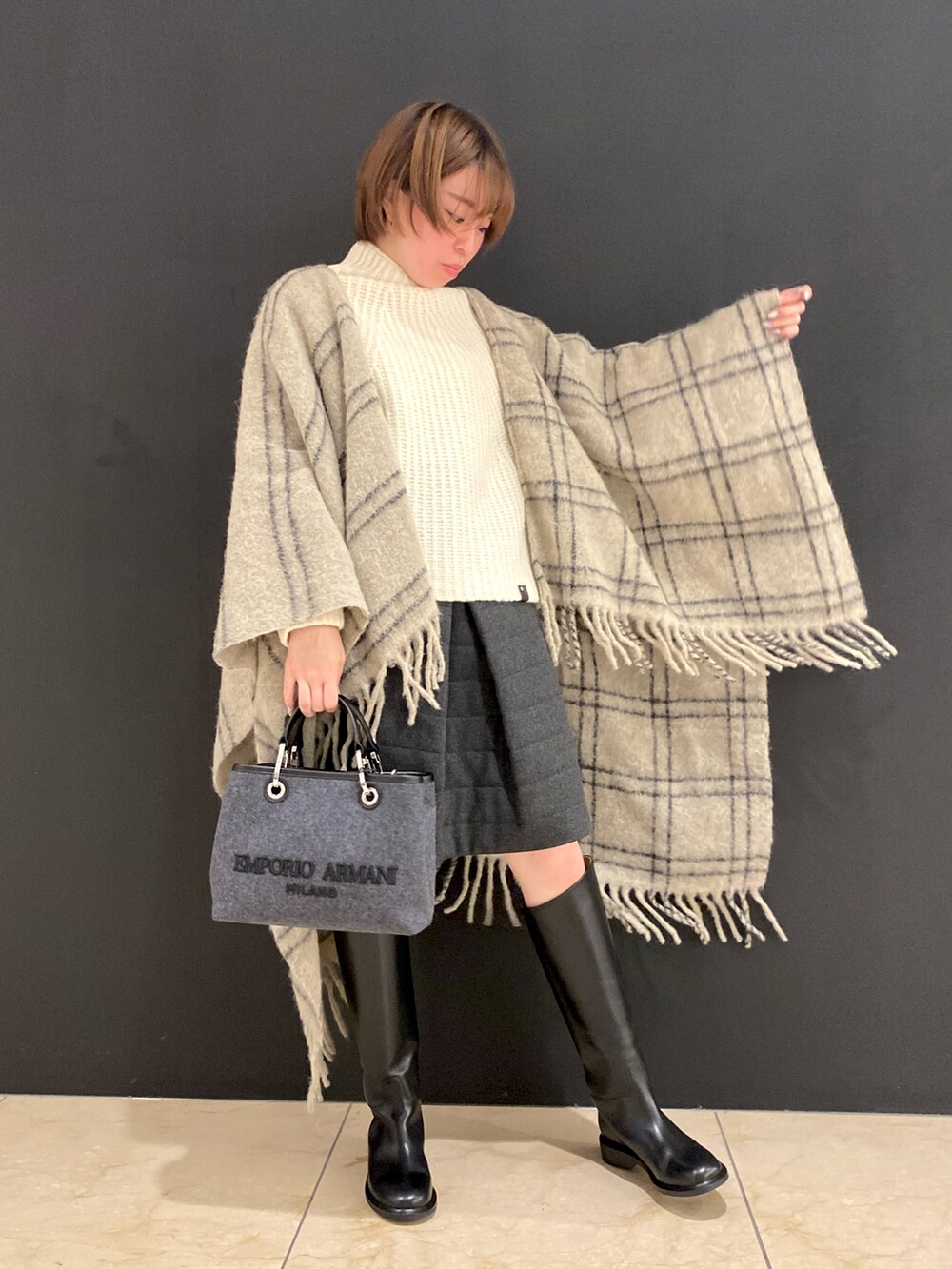 「EMPORIO ARMANI、エンポリオアルマーニ、CHALET、カプセルコレクション、低身長コーデ、オトナ女子、秋冬コーデ」｜「EMPORIO ARMANIのアイテム（ニット/セーター、ホワイト系）」を使った、まぉ☺︎さん（レディース・158cm）の秋コーディネートの2枚目の写真