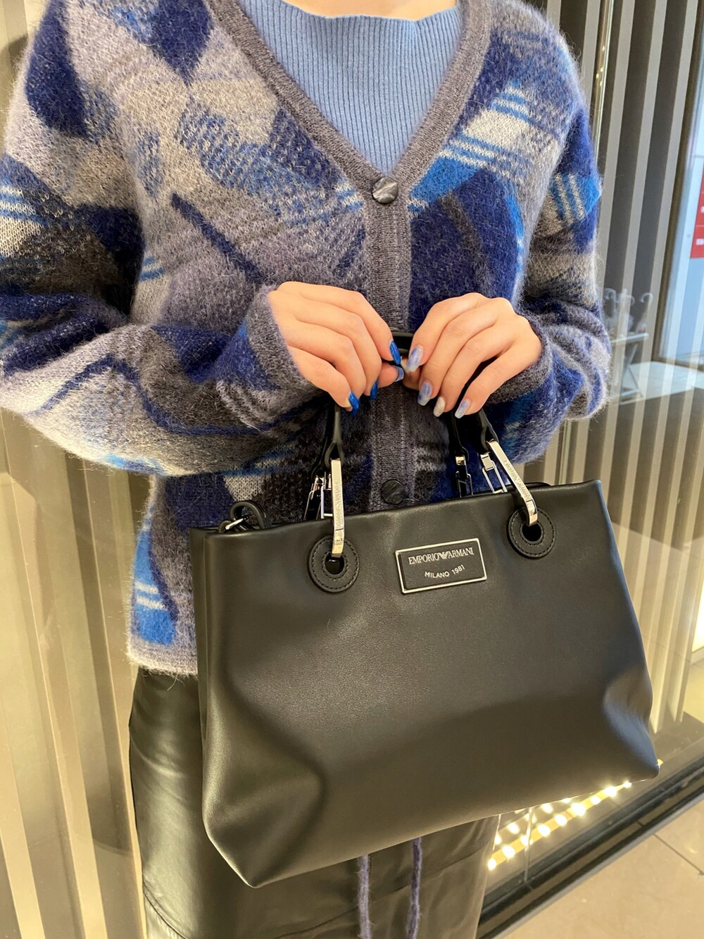 「EMPORIO ARMANI、エンポリオアルマーニ、低身長コーデ、秋冬コーデ、休日スタイル、おでかけコーデ、大人カジュアル、大人女子、着回しコーデ」｜「EMPORIO ARMANIのアイテム（帽子、ブラック系）」を使った、まぉ☺︎さん（レディース・159cm）の秋コーディネートの3枚目の写真