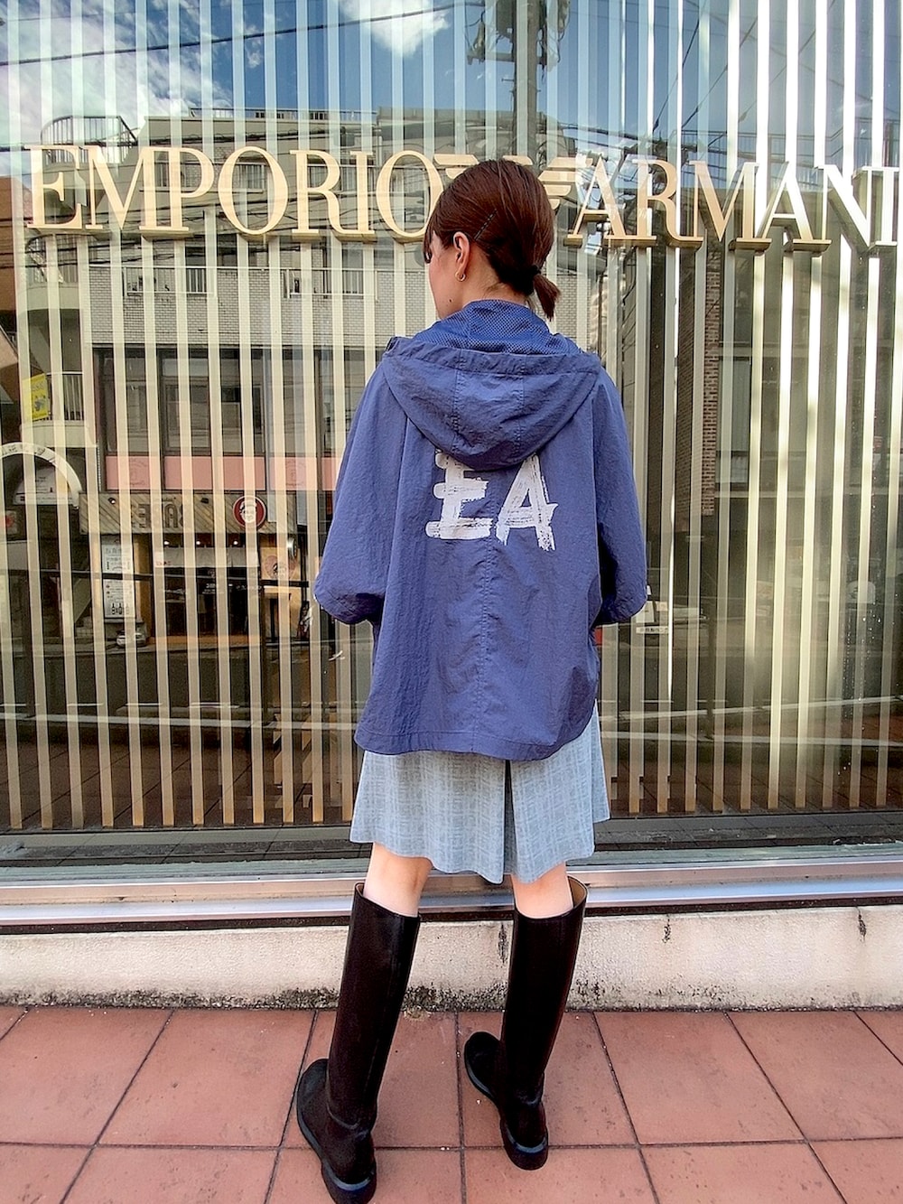 「EMPORIO ARMANI、エンポリオアルマーニ、真夏のアクティブスタイル、大人カジュアル、秋冬コーデ」｜「EMPORIO ARMANIのアイテム（ジャケット/アウター、ブルー系）」を使った、まぉ☺︎さん（レディース・158cm）の夏コーディネートの2枚目の写真