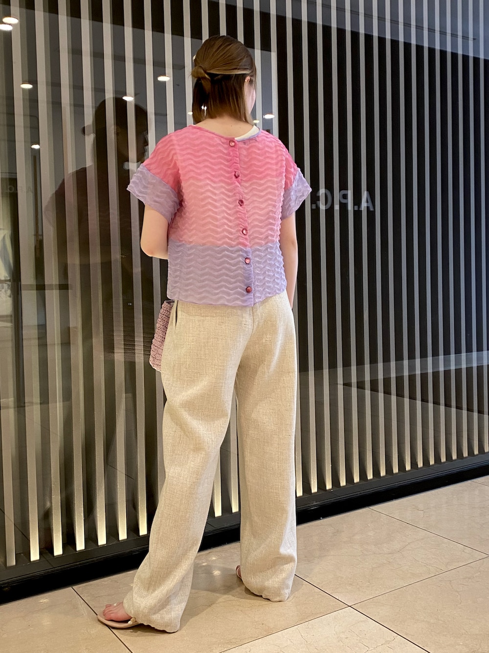 「EMPORIO ARMANI、エンポリオアルマーニ、低身長コーデ、夏コーデ、きれいめカジュアル、お出かけコーデ、パンツコーデ」|「EMPORIO ARMANIのアイテム(トップス、ピンク系)」を使った、まぉ☺︎さん(レディース・159cm)の夏コーディネートの2枚目の写真