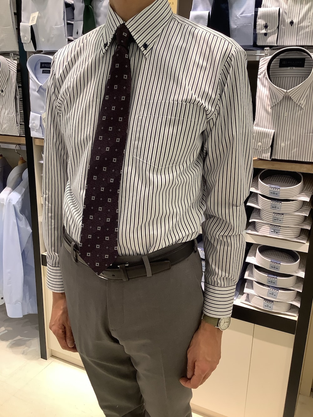 「ビジネススタイル、シャツ好き集まれ、オフィススタイル、シンプルコーデ、シャツスタイル、きれいめ、東京シャツ、BRICK HOUSE by Tokyo Shirts」｜「TOKYO SHIRTSのメランジベーシックネクタイ（ネクタイ、パープル系）」を使った、BRICK HOUSE シャツ工房 甲斐双葉ラザウォーク店さん（メンズ・177cm）の冬コーディネートの2枚目の写真