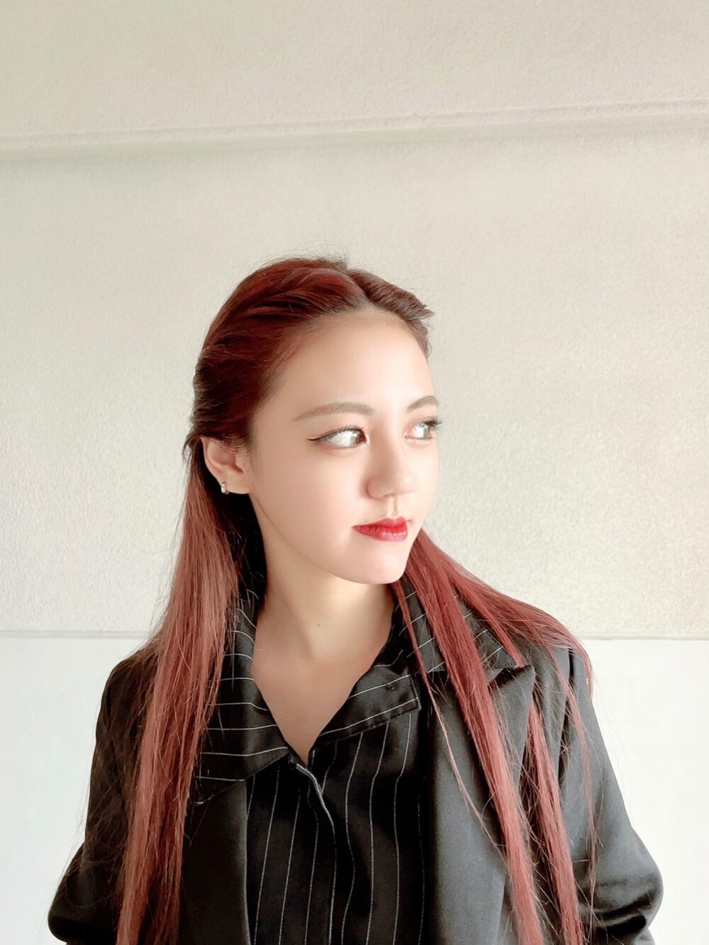 「服とコスメでなりたい自分に、今日のコーデ、休日スタイル、ブーツ、ジャケット、テーラードジャケット、ミニスカート、シャツスタイル、ロングブーツ、ワントーンコーデ、スカートスタイル、モード、きれいめカジュアル、キレイめ、韓国ファッション」｜「H&Mのアイテム（スカート、グリーン系）」を使った、skmtmloさん（レディース・159cm）の冬コーディネートの2枚目の写真