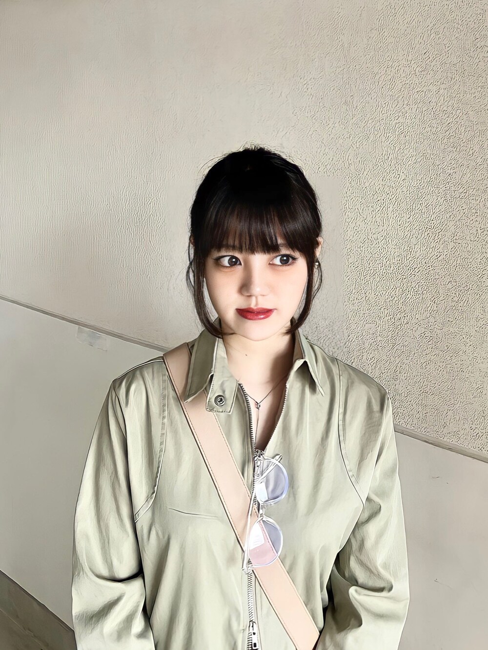 「今日のコスメと服、カジュアル、韓国ファッション、シンプル、y2k、春夏コーデ、ロングスカート、スカートスタイル、ジャケット、プチプラ、アースカラー、ショルダーバッグ、大人カジュアル、スニーカー、ストリートMIX」|「LSMRのLSMR レスモア レディース 厚底スニーカー 122220(スニーカー、イエロー系)」を使った、skmtmloさん(レディース・159cm)の春コーディネートの2枚目の写真