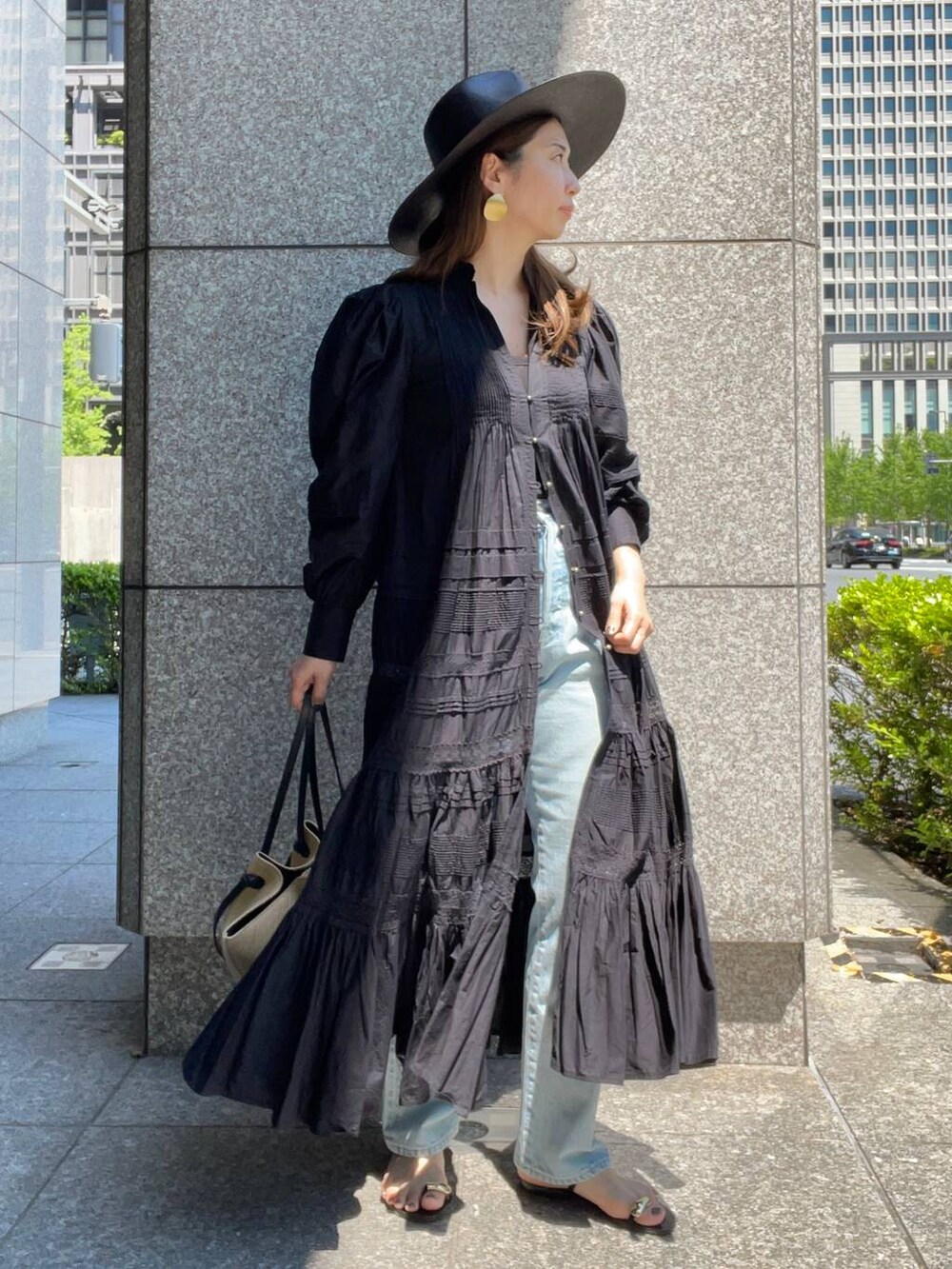 「Chaos、ワンピース、デニムパンツ」｜「ChaosのChaos(カオス)/◆WHY NOT NOW◆ナウアットデニム【新色登場】（デニムパンツ、ブルー系）」を使った、chaos_misaさん（レディース・161cm）の春コーディネートの2枚目の写真