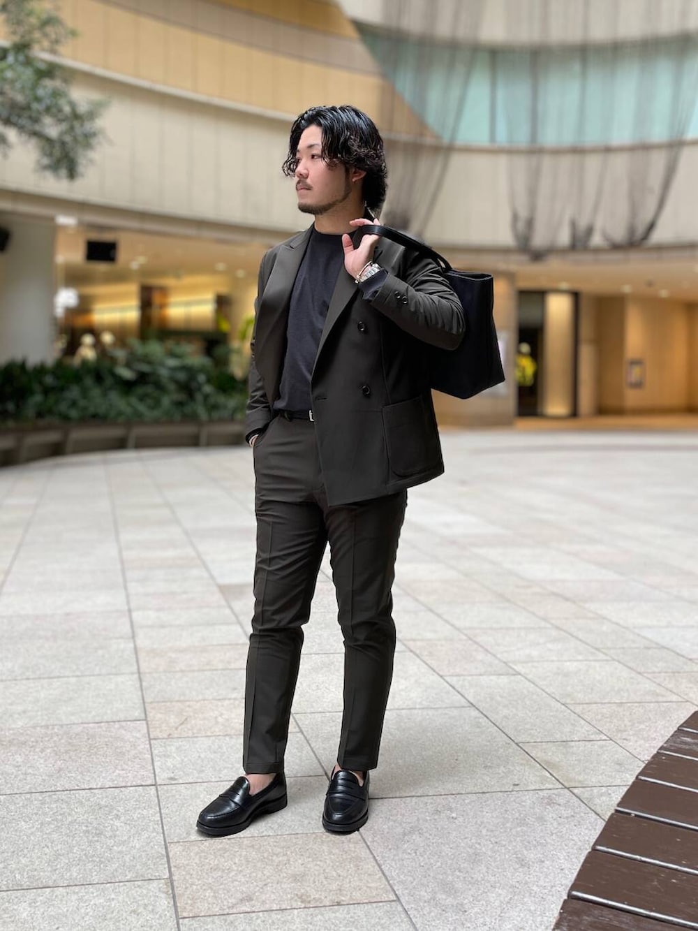 「ジャケット、デートコーデ、革靴、RODESKO、トートバッグ、アーバンリサーチドアーズ、休日コーデ、doors、仕事、ビジネス、オフィススタイル、20代、30代、40代、lifestyletailor」｜「URBAN RESEARCH DOORSのLIFE STYLE TAILOR　イタリアンメッシュベルト（ベルト、ブラック系）」を使った、keisuke kyomotoさん（メンズ・169cm）の冬コーディネートの5枚目の写真