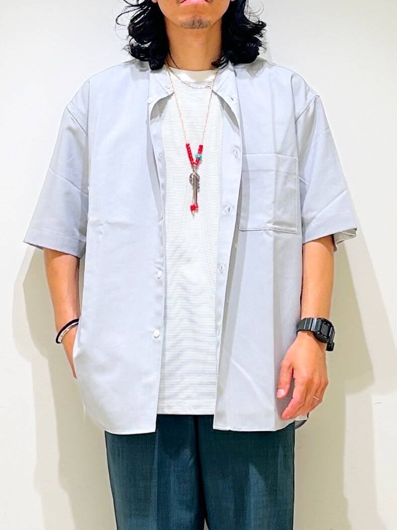 「シャツ、カジュアル、Tシャツ、urbanresearchdoors、オーバーサイズ、イージーパンツ、オーバーシルエット、サンダル、機能素材、トラウザー、半袖シャツ、低身長、アーバンリサーチドアーズ、OOFOS、doors」|「URBAN RESEARCH DOORSの『UR TECH DRYLUXE』『イージーケア/速乾/UVカット』テーパードパンツ(その他パンツ、グリーン系)」を使った、DAIKI TAKEYAさん(メンズ・165cm)の夏コーディネートの9枚目の写真
