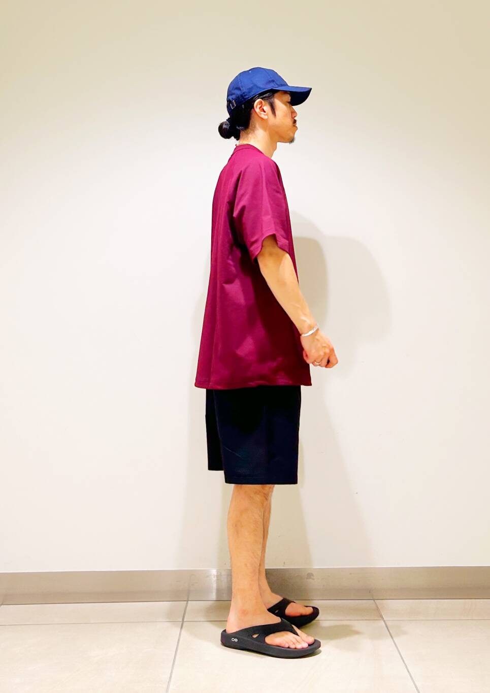 「カジュアル、Tシャツ、urbanresearchdoors、オーバーサイズ、オーバーシルエット、サンダル、キャップ、アウトドア、機能素材、低身長、アーバンリサーチドアーズ、OOFOS、doors、ルーズ、ゆったり」｜「OOFOSのOOFOS　Ooriginal（サンダル、ブラック系）」を使った、DAIKI TAKEYAさん（メンズ・165cm）の夏コーディネートの7枚目の写真