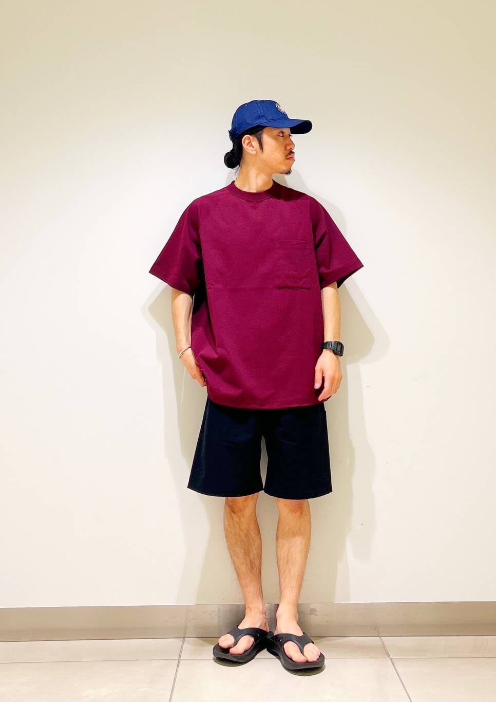 「カジュアル、Tシャツ、urbanresearchdoors、オーバーサイズ、オーバーシルエット、サンダル、キャップ、アウトドア、機能素材、低身長、アーバンリサーチドアーズ、OOFOS、doors、ルーズ、ゆったり」｜「OOFOSのOOFOS　Ooriginal（サンダル、ブラック系）」を使った、DAIKI TAKEYAさん（メンズ・165cm）の夏コーディネートの4枚目の写真