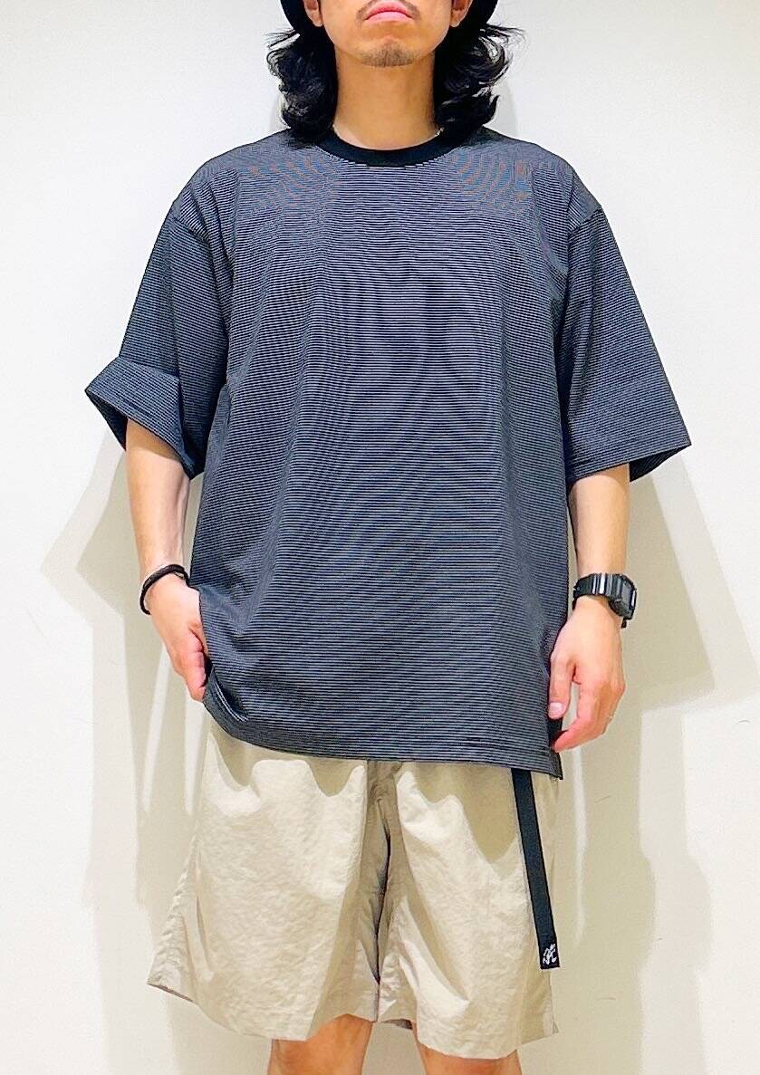 「カジュアル、Tシャツ、urbanresearchdoors、オーバーサイズ、オーバーシルエット、サンダル、アウトドア、機能素材、Gramicci、グラミチ、低身長、アーバンリサーチドアーズ、ショーツ、doors、ルーズ」｜「GramicciのGramicci / LOWERCASE　NYLON LOOSE SHORT（その他パンツ、グレー系）」を使った、DAIKI TAKEYAさん（メンズ・165cm）の夏コーディネートの9枚目の写真
