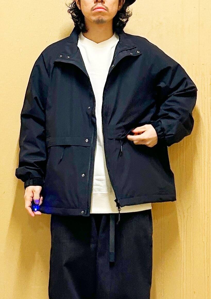 「デニム、スニーカー、ジャケット、vans、カジュアル、urbanresearchdoors、オーバーサイズ、イージーパンツ、アウター、オーバーシルエット、スウェット、デニムパンツ、Gramicci、グラミチ、ブルゾン」｜「VANSのVANS　UA Authentic（スニーカー、ブラック系）」を使った、DAIKI TAKEYAさん（メンズ・165cm）の冬コーディネートの8枚目の写真
