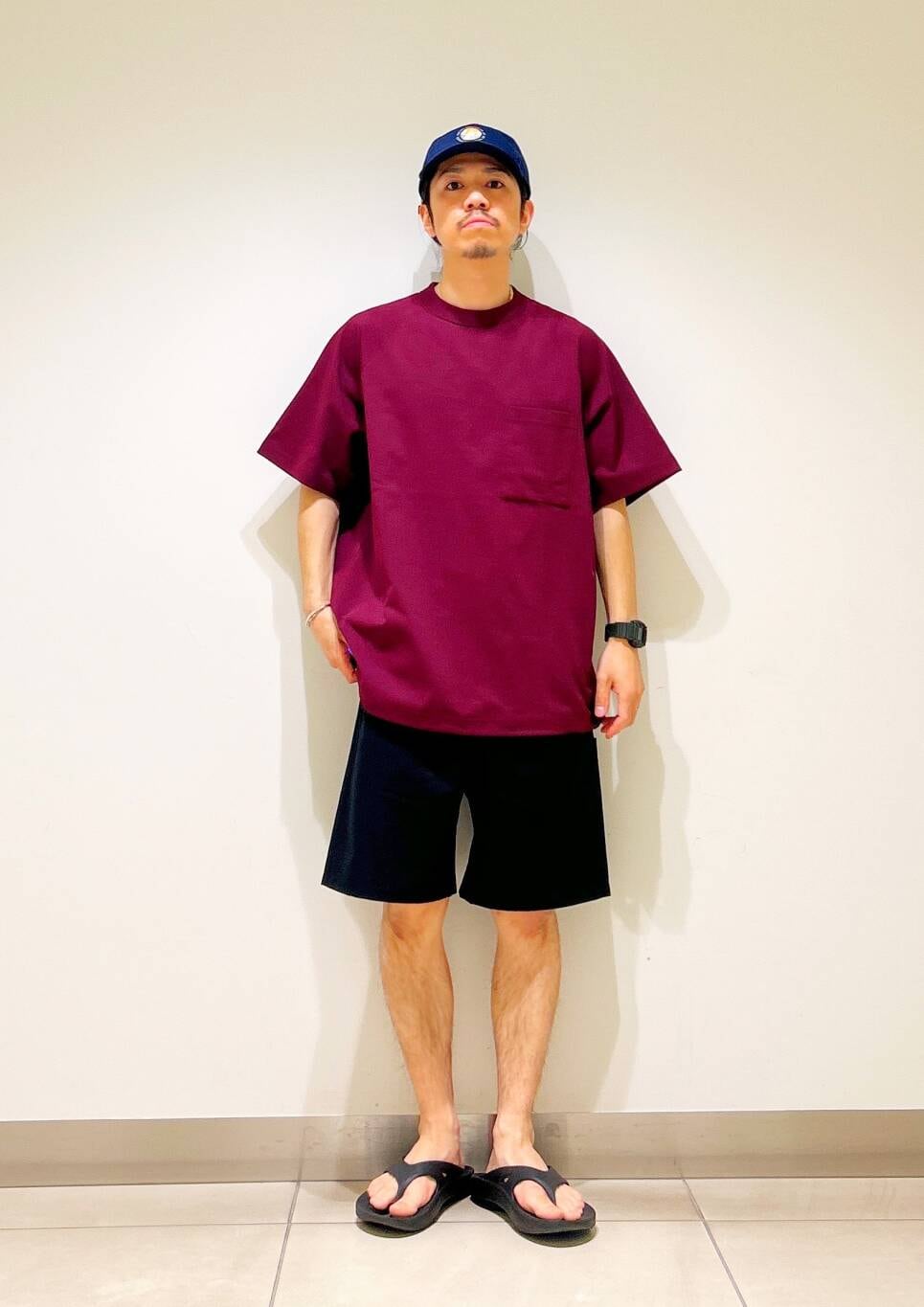 「カジュアル、Tシャツ、urbanresearchdoors、オーバーサイズ、オーバーシルエット、サンダル、キャップ、アウトドア、機能素材、低身長、アーバンリサーチドアーズ、OOFOS、doors、ルーズ、ゆったり」｜「OOFOSのOOFOS　Ooriginal（サンダル、ブラック系）」を使った、DAIKI TAKEYAさん（メンズ・165cm）の夏コーディネートの2枚目の写真