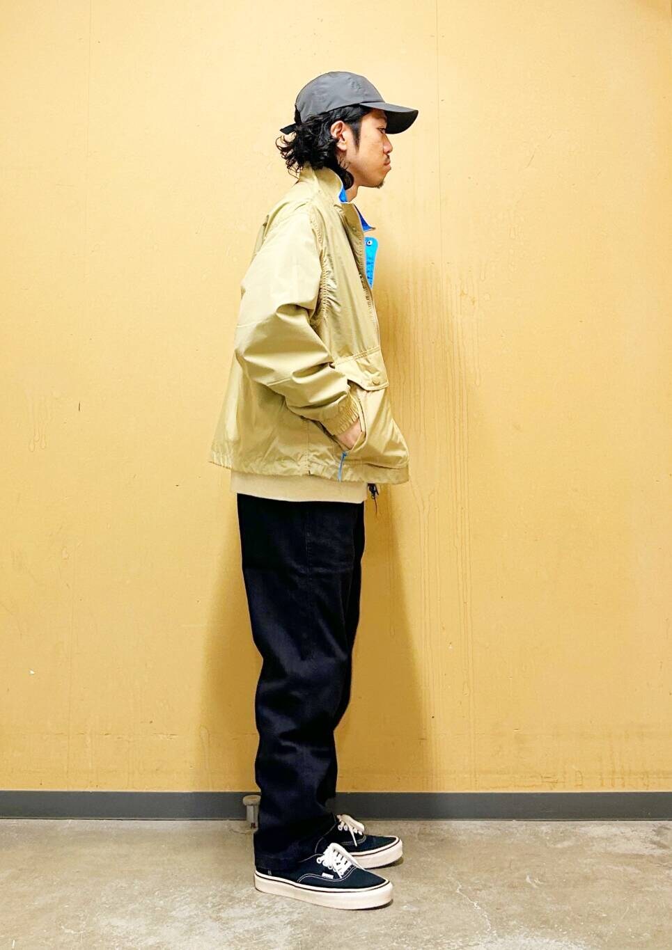 「デニム、スニーカー、vans、カジュアル、urbanresearchdoors、オーバーサイズ、イージーパンツ、アウター、オーバーシルエット、スウェット、Gramicci、グラミチ、トラウザー、低身長、アーバンリサーチドアーズ」｜「VANSのVANS　UA Authentic（スニーカー、ブラック系）」を使った、DAIKI TAKEYAさん（メンズ・165cm）の冬コーディネートの6枚目の写真