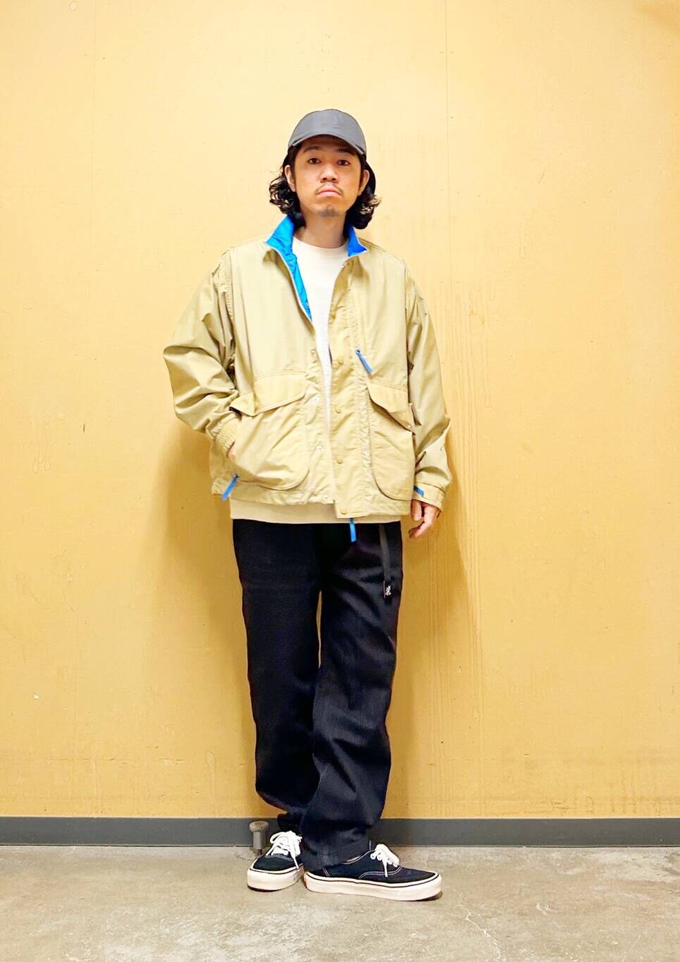 「デニム、スニーカー、vans、カジュアル、urbanresearchdoors、オーバーサイズ、イージーパンツ、アウター、オーバーシルエット、スウェット、Gramicci、グラミチ、トラウザー、低身長、アーバンリサーチドアーズ」｜「VANSのVANS　UA Authentic（スニーカー、ブラック系）」を使った、DAIKI TAKEYAさん（メンズ・165cm）の冬コーディネートの2枚目の写真