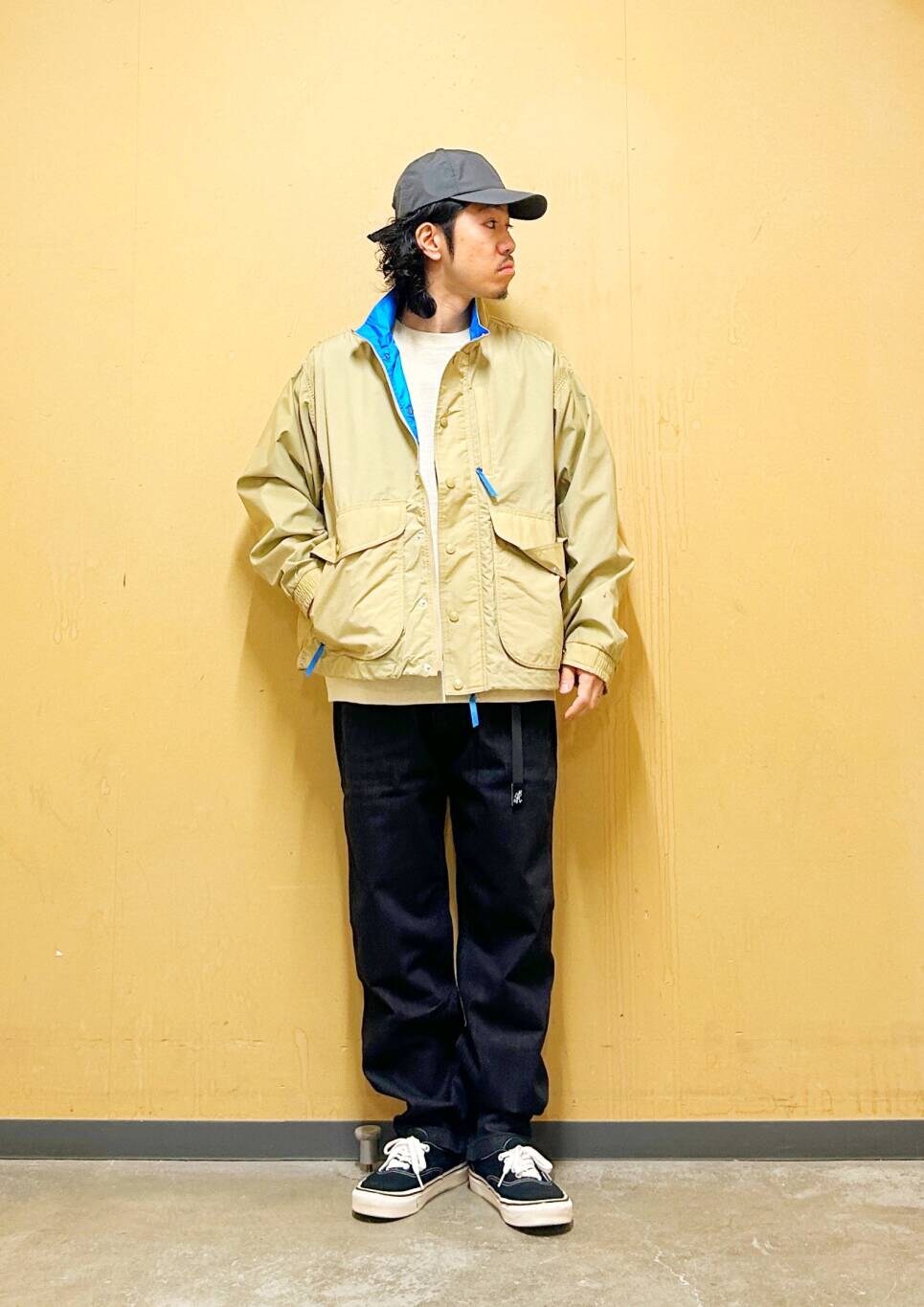 「デニム、スニーカー、vans、カジュアル、urbanresearchdoors、オーバーサイズ、イージーパンツ、アウター、オーバーシルエット、スウェット、Gramicci、グラミチ、トラウザー、低身長、アーバンリサーチドアーズ」｜「VANSのVANS　UA Authentic（スニーカー、ブラック系）」を使った、DAIKI TAKEYAさん（メンズ・165cm）の冬コーディネートの4枚目の写真