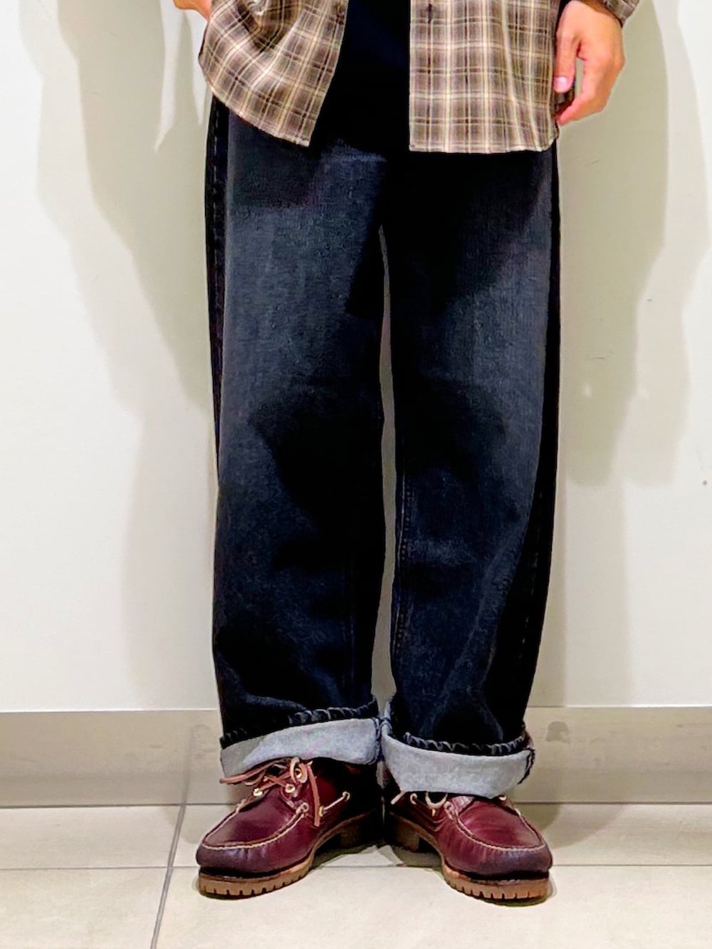 「チェック、秋服準備はじめました、ブラウン、シャツスタイル、お出かけコーデ、旬顔デニムコーデ、lee101、初秋のパンツスタイル、季節の変わり目羽織コーデ、秋服、お洒落さんとつながりたい、ブラック、doors、アーバンリサーチ、アーバンリサーチドアーズ」｜「URBAN RESEARCH DOORSのオンブレチェックレギュラーカラーシャツ（シャツ/ブラウス、その他）」を使った、DAIKI TAKEYAさん（メンズ・165cm）の秋コーディネートの8枚目の写真