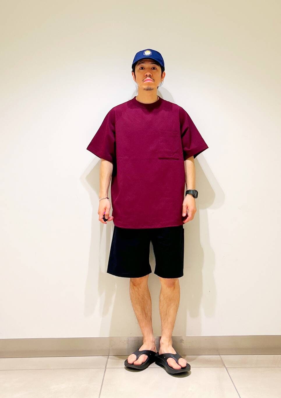 「カジュアル、Tシャツ、urbanresearchdoors、オーバーサイズ、オーバーシルエット、サンダル、キャップ、アウトドア、機能素材、低身長、アーバンリサーチドアーズ、OOFOS、doors、ルーズ、ゆったり」｜「OOFOSのOOFOS　Ooriginal（サンダル、ブラック系）」を使った、DAIKI TAKEYAさん（メンズ・165cm）の夏コーディネートの6枚目の写真