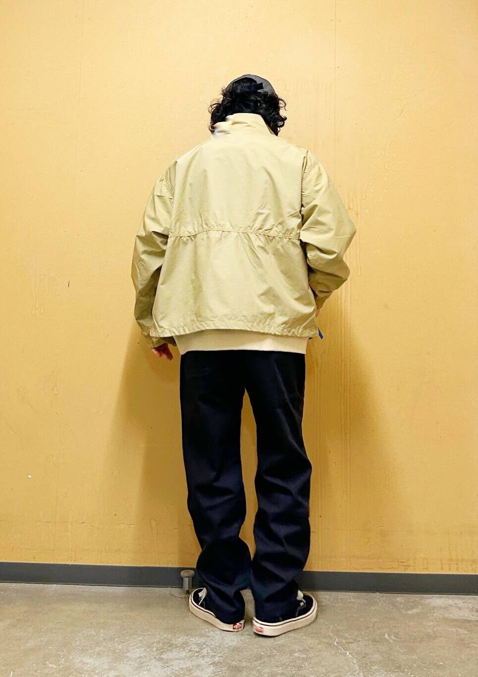 「デニム、スニーカー、vans、カジュアル、urbanresearchdoors、オーバーサイズ、イージーパンツ、アウター、オーバーシルエット、スウェット、Gramicci、グラミチ、トラウザー、低身長、アーバンリサーチドアーズ」｜「VANSのVANS　UA Authentic（スニーカー、ブラック系）」を使った、DAIKI TAKEYAさん（メンズ・165cm）の冬コーディネートの7枚目の写真