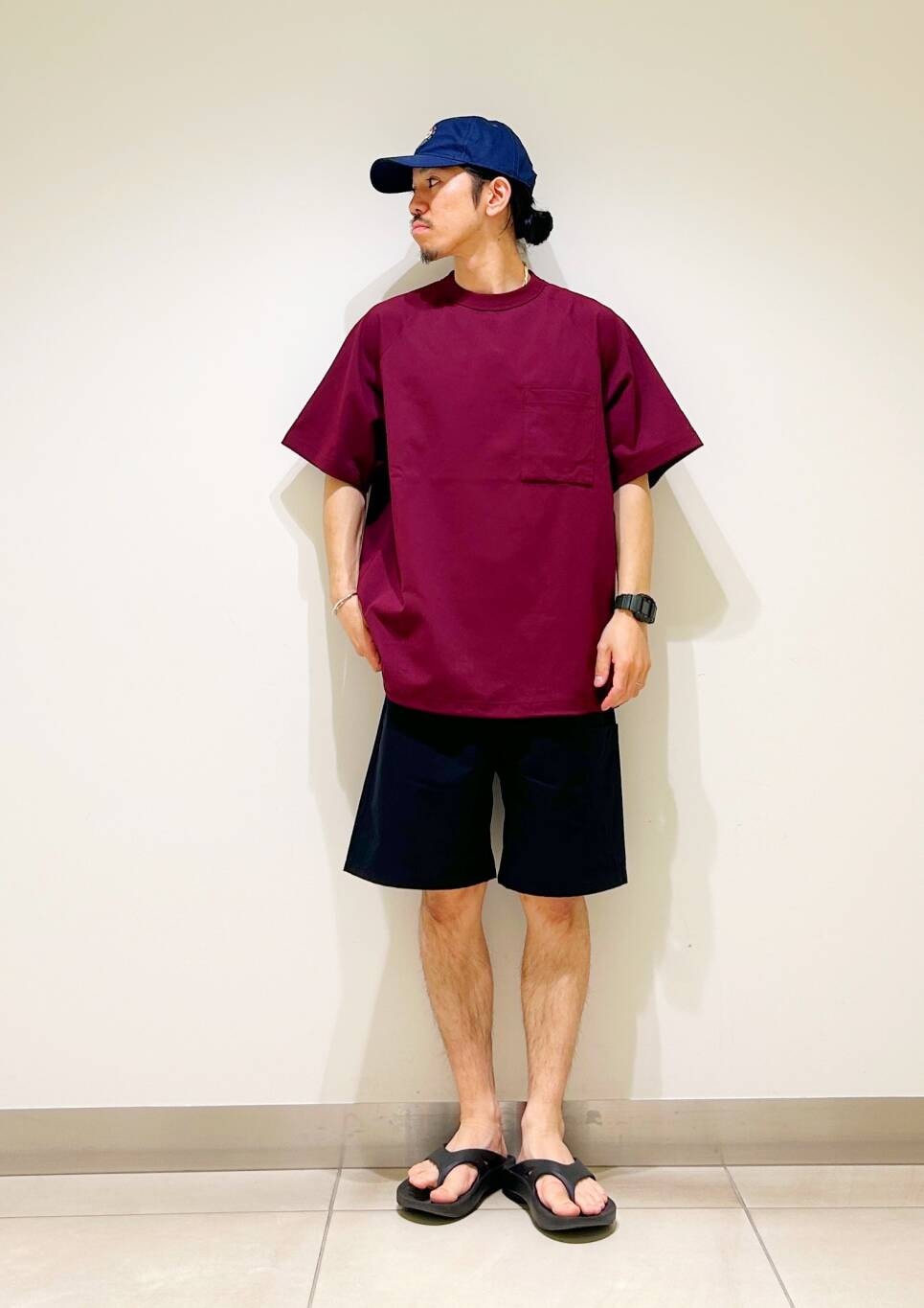 「カジュアル、Tシャツ、urbanresearchdoors、オーバーサイズ、オーバーシルエット、サンダル、キャップ、アウトドア、機能素材、低身長、アーバンリサーチドアーズ、OOFOS、doors、ルーズ、ゆったり」｜「OOFOSのOOFOS　Ooriginal（サンダル、ブラック系）」を使った、DAIKI TAKEYAさん（メンズ・165cm）の夏コーディネートの3枚目の写真