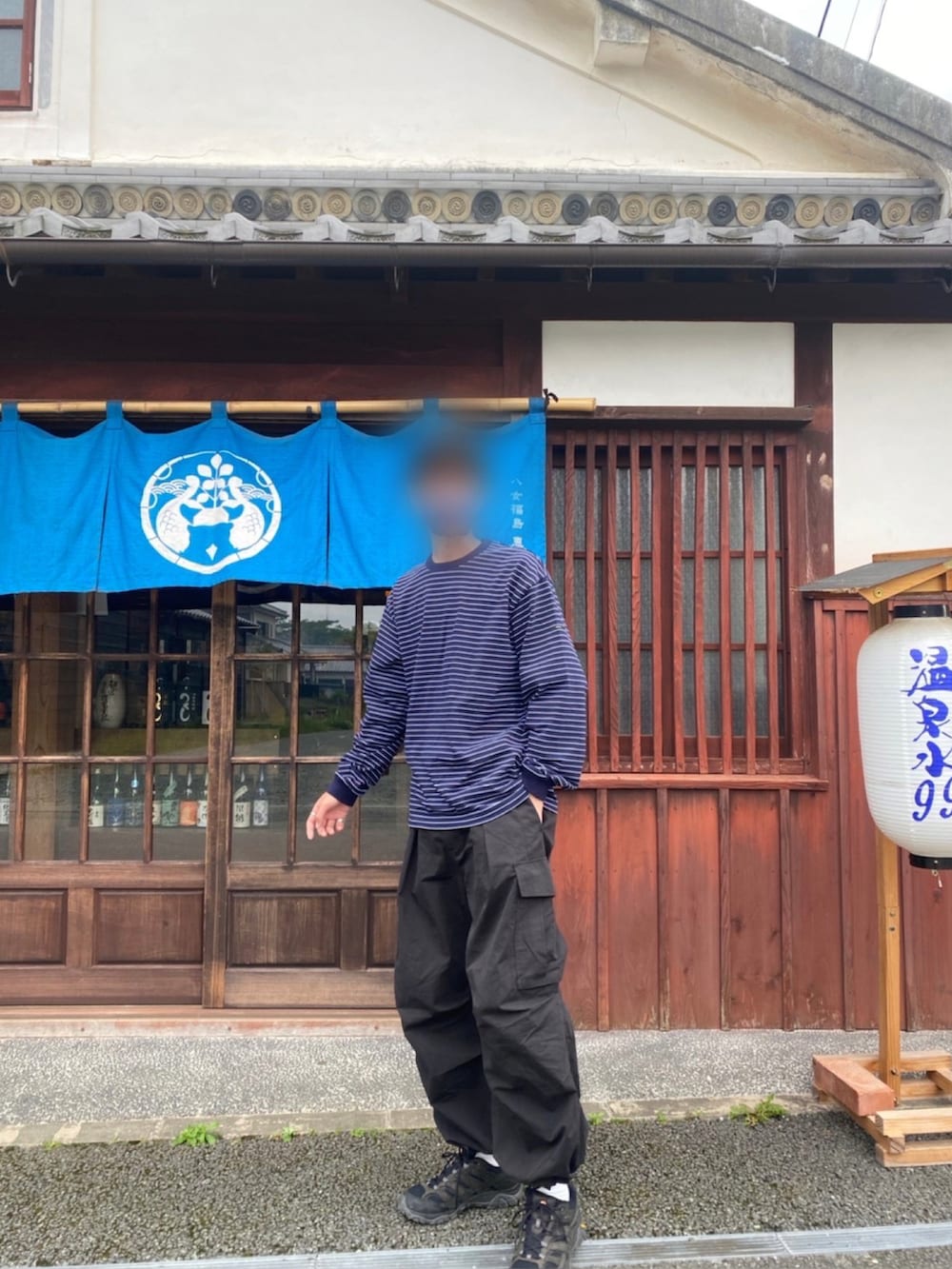 「ごきげんウィーク、休日スタイル、休日コーデ、春コーデ、シンプルコーデ、スニーカーコーデ、ストリート、ボーダー、カーゴパンツ、大人コーデ、ロンT、ビッグシルエット、ゆるコーデ、ストリートコーデ、ラクチンコーデ」｜「CPCMのリップワイドカーゴパンツ（カーゴパンツ、ブラック系）」を使った、なす。さん（メンズ・178cm）の春コーディネートの2枚目の写真