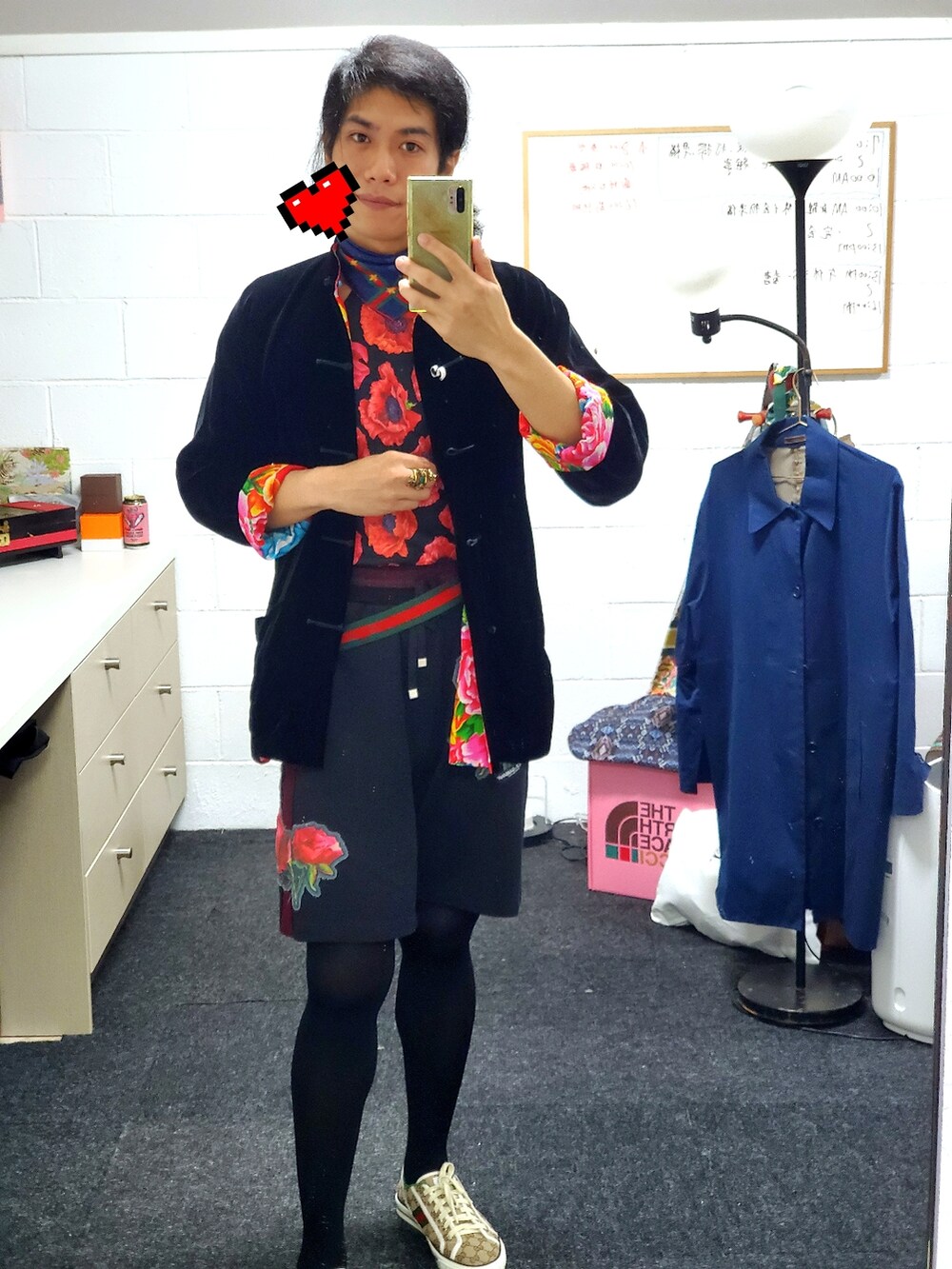 「秋のコーデ、シンプルコーデ、Australia」｜「DOLCE&GABBANAのアイテム（パンツ、ブラック系）」を使った、Overcookさん（メンズ・180cm）の春コーディネートの2枚目の写真