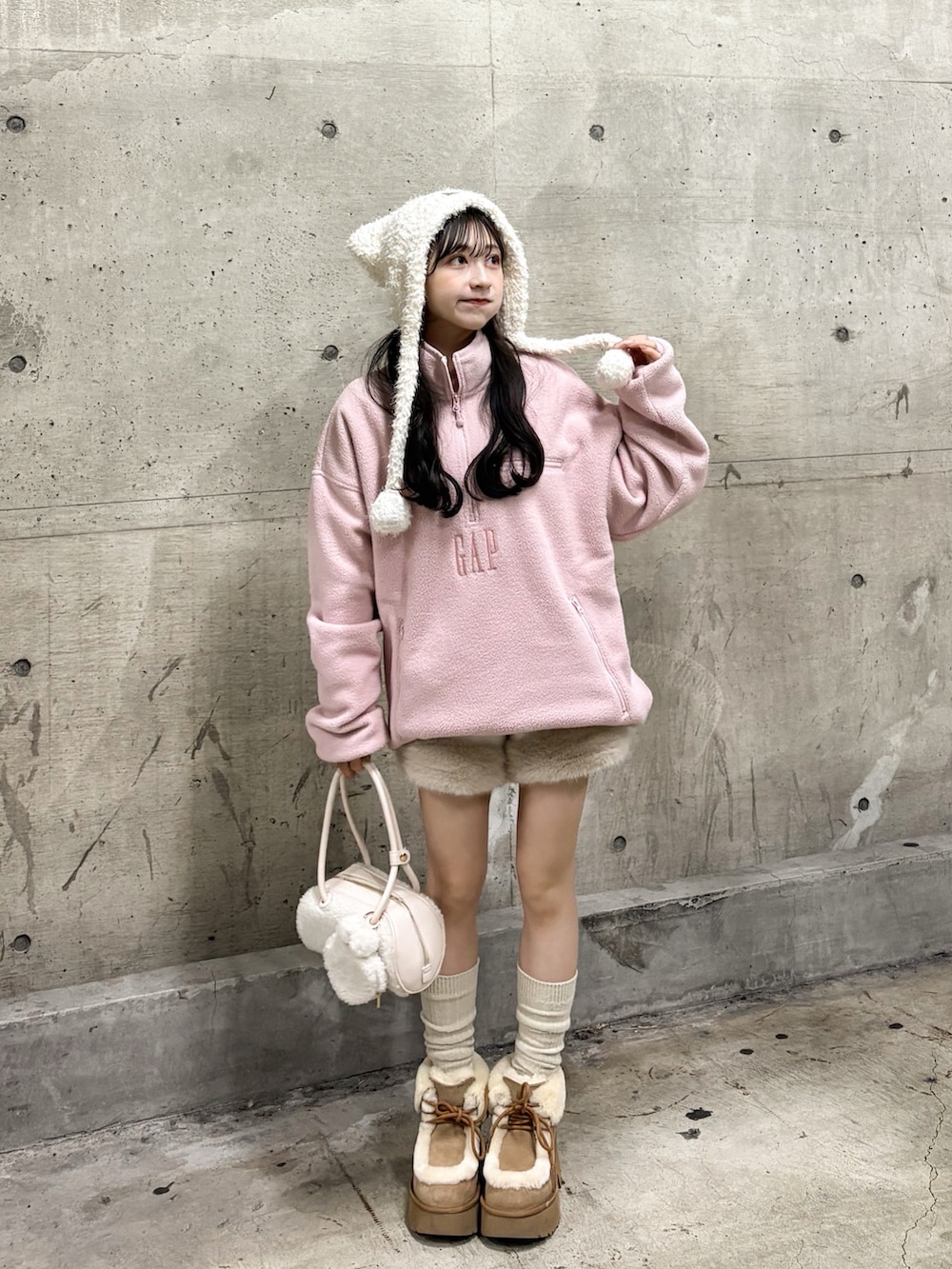 スウェットを使った「ルーズソックス」の人気ファッション