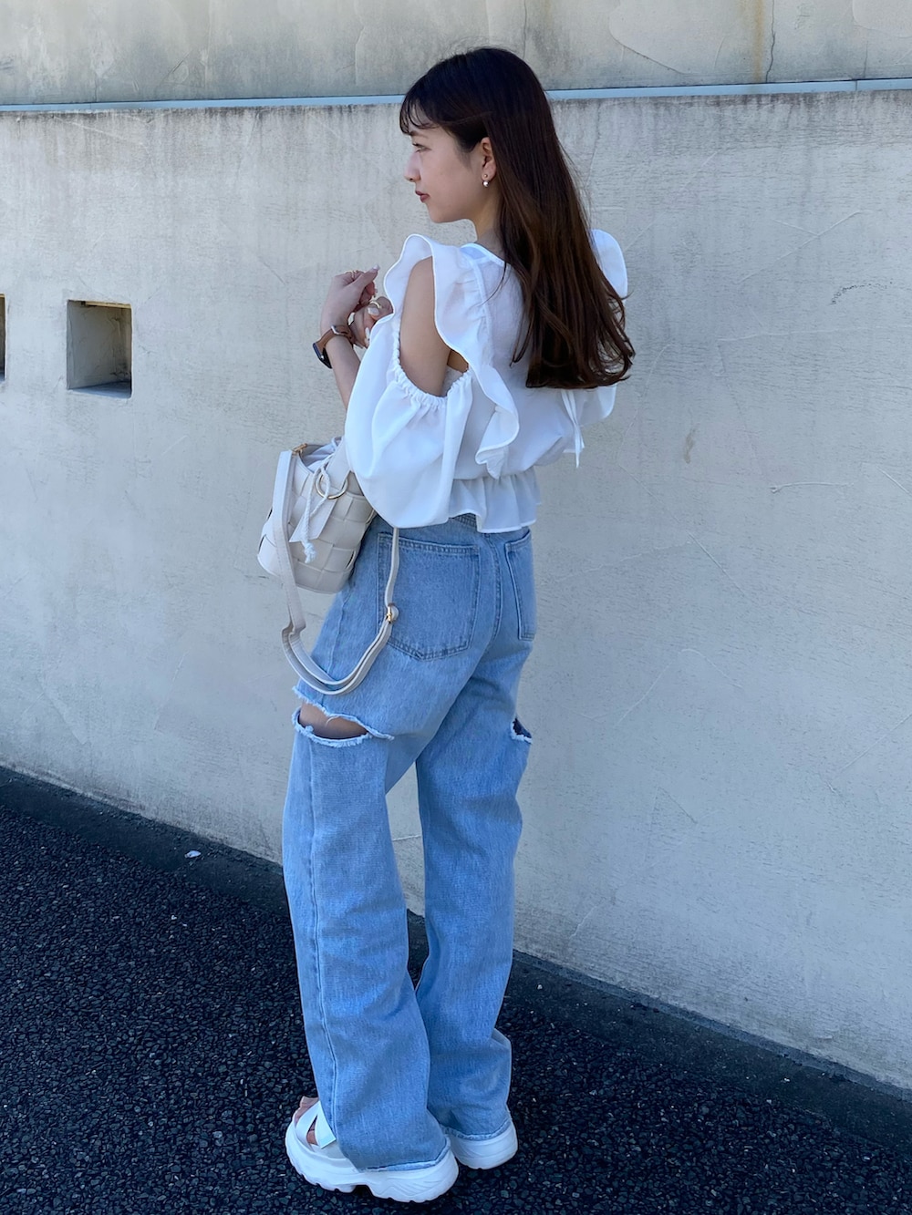 Ami　ワイドデニム ami｜Chicoのデニムパンツを使ったコーディネート - WEAR