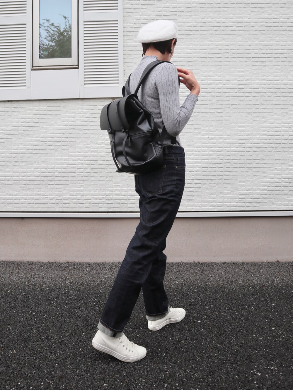 「秋ルック紹介するよ、シンプルコーデ、韓国ファッション、コンバース、ハイカットスニーカー、ホワイト、グレー、プチプラ、モヘアニット、ハンチング、バックパック、骨格ナチュラル、高身長女子、ニット/セーター、ストレートデニム」|「KANGOLのKANGOL/カンゴール/ファーハンチング/Furgora 504(ハット、ホワイト系)」を使った、𝐲𝐮𝐫𝐢𝐚𝐧さん(レディース・172cm)の秋コーディネートの3枚目の写真