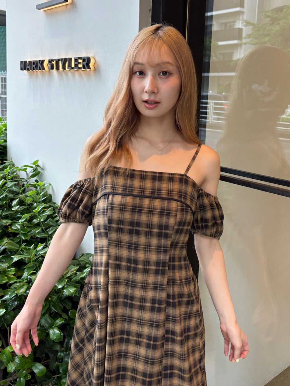 その他のワンピースを着用したレディースの夏コーディネートの7枚目の写真