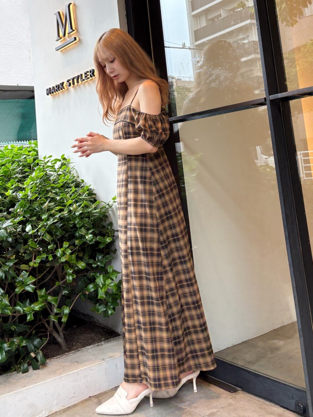 その他のワンピースを着用したレディースの夏コーディネートの6枚目の写真