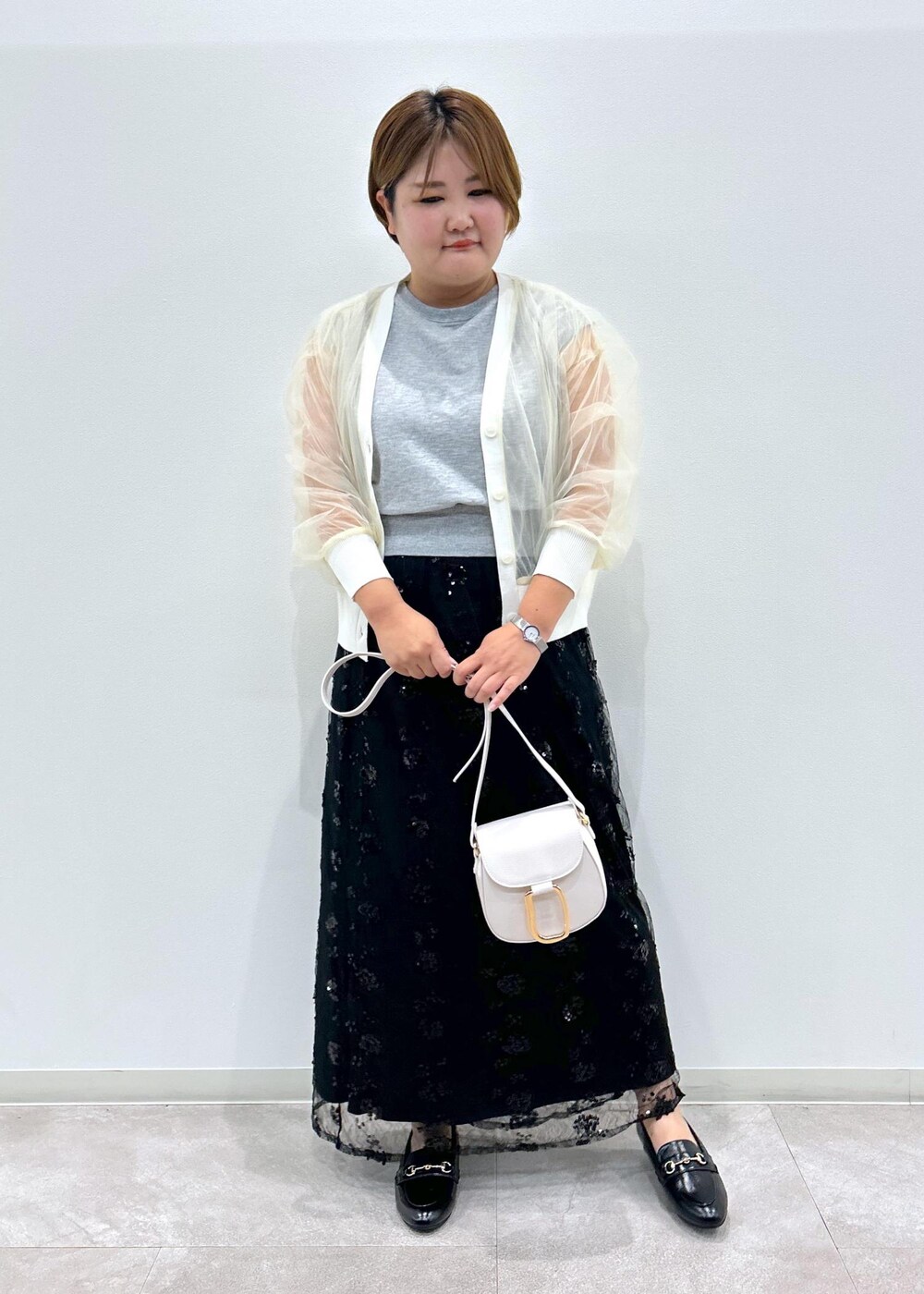 「スパンコール、ロングスカート、シアー、チュール素材、チュール、HARUTA、ハルタ、ビット付きローファー、イエベ、イエベオータム、骨格ストレート、低身長コーデ、きれいめカジュアル、夏コーデ、初秋コーデ」｜「ROPE' PICNICのスパンコール刺繍レーススカート（スカート、ブラック系）」を使った、KUMIさん（レディース・152cm）の夏コーディネートの3枚目の写真