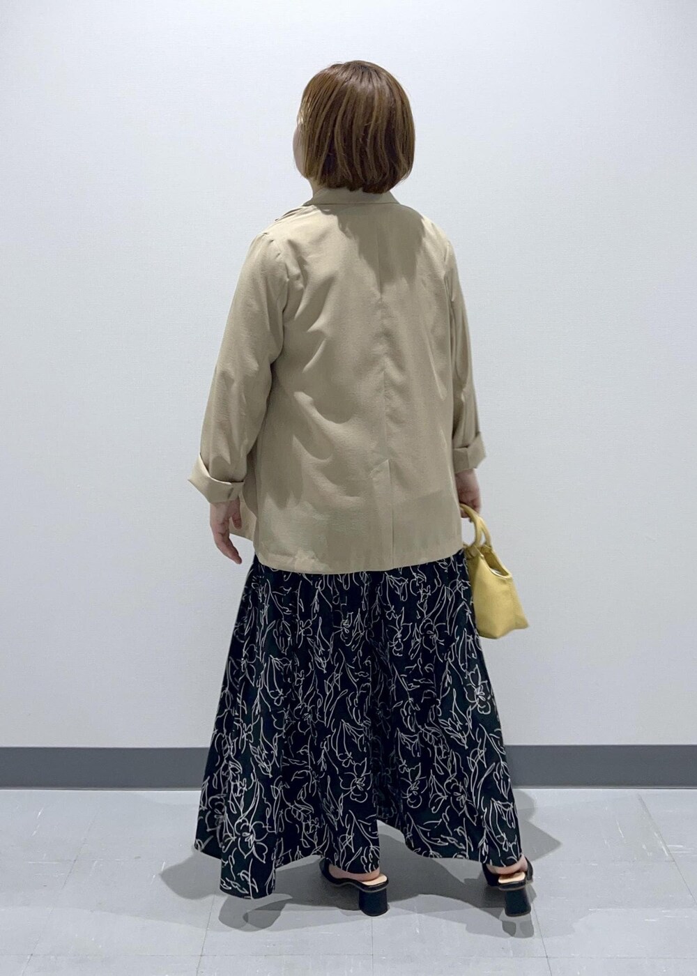 「ダブルジャケット、シアー、麻調、接触冷感、UVカット、リボンタイブラウス、スカーチョ、ミュールサンダル、ミュール、イエベ、イエベオータム、骨格ストレート、低身長コーデ、ジャケット、初夏コーデ」｜「ROPE' PICNICのアソート柄スカーチョ（その他パンツ、ブラック系）」を使った、KUMIさん（レディース・152cm）の夏コーディネートの3枚目の写真