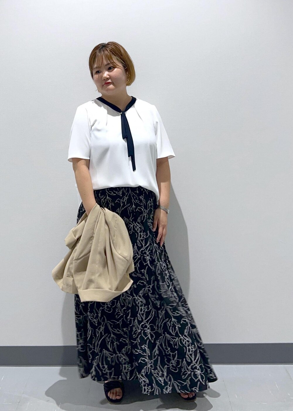 「ダブルジャケット、シアー、麻調、接触冷感、UVカット、リボンタイブラウス、スカーチョ、ミュールサンダル、ミュール、イエベ、イエベオータム、骨格ストレート、低身長コーデ、ジャケット、初夏コーデ」｜「ROPE' PICNICのアソート柄スカーチョ（その他パンツ、ブラック系）」を使った、KUMIさん（レディース・152cm）の夏コーディネートの5枚目の写真